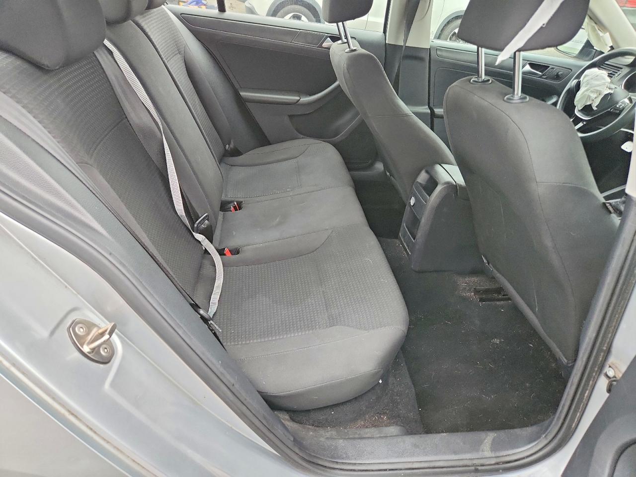 2015 Volkswagen Jetta Base/s Silver vin: 3VW2K7AJ1FM251549