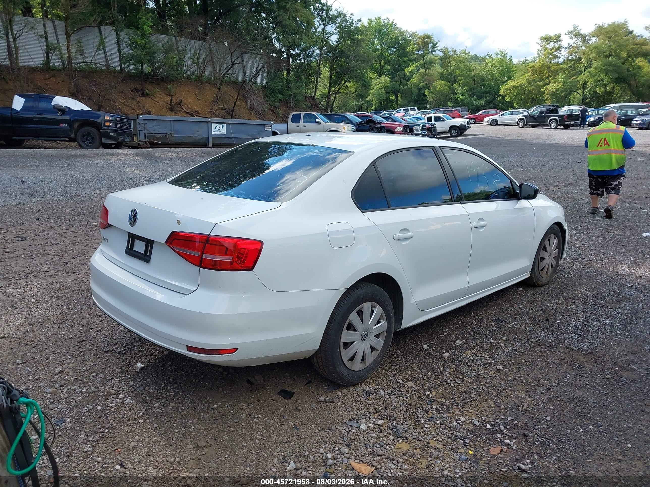 2015 Volkswagen Jetta 2.0l S White vin: 3VW2K7AJ1FM296698