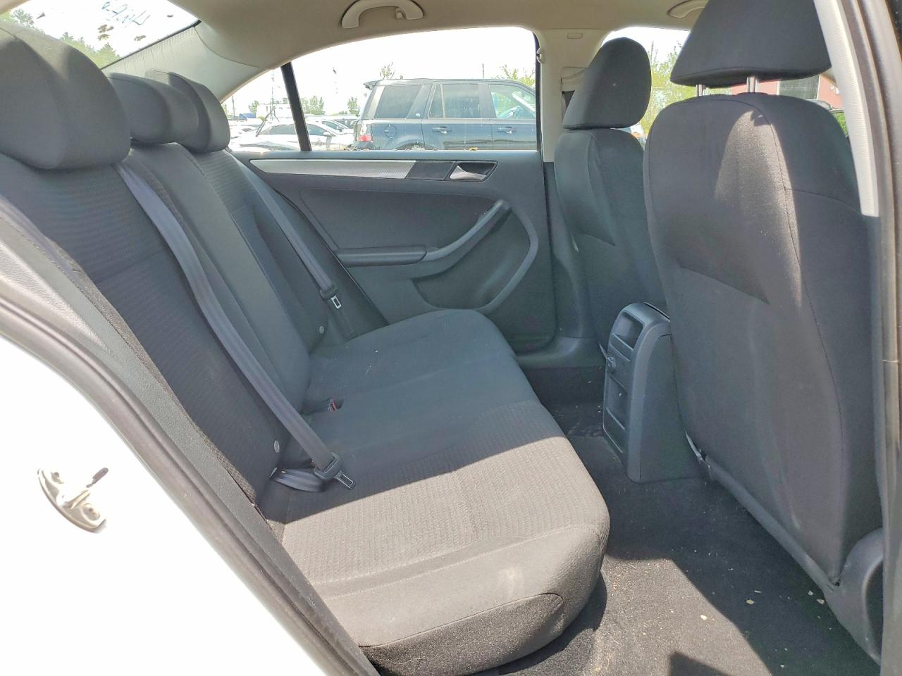 2015 Volkswagen Jetta Base White vin: 3VW2K7AJ1FM326069