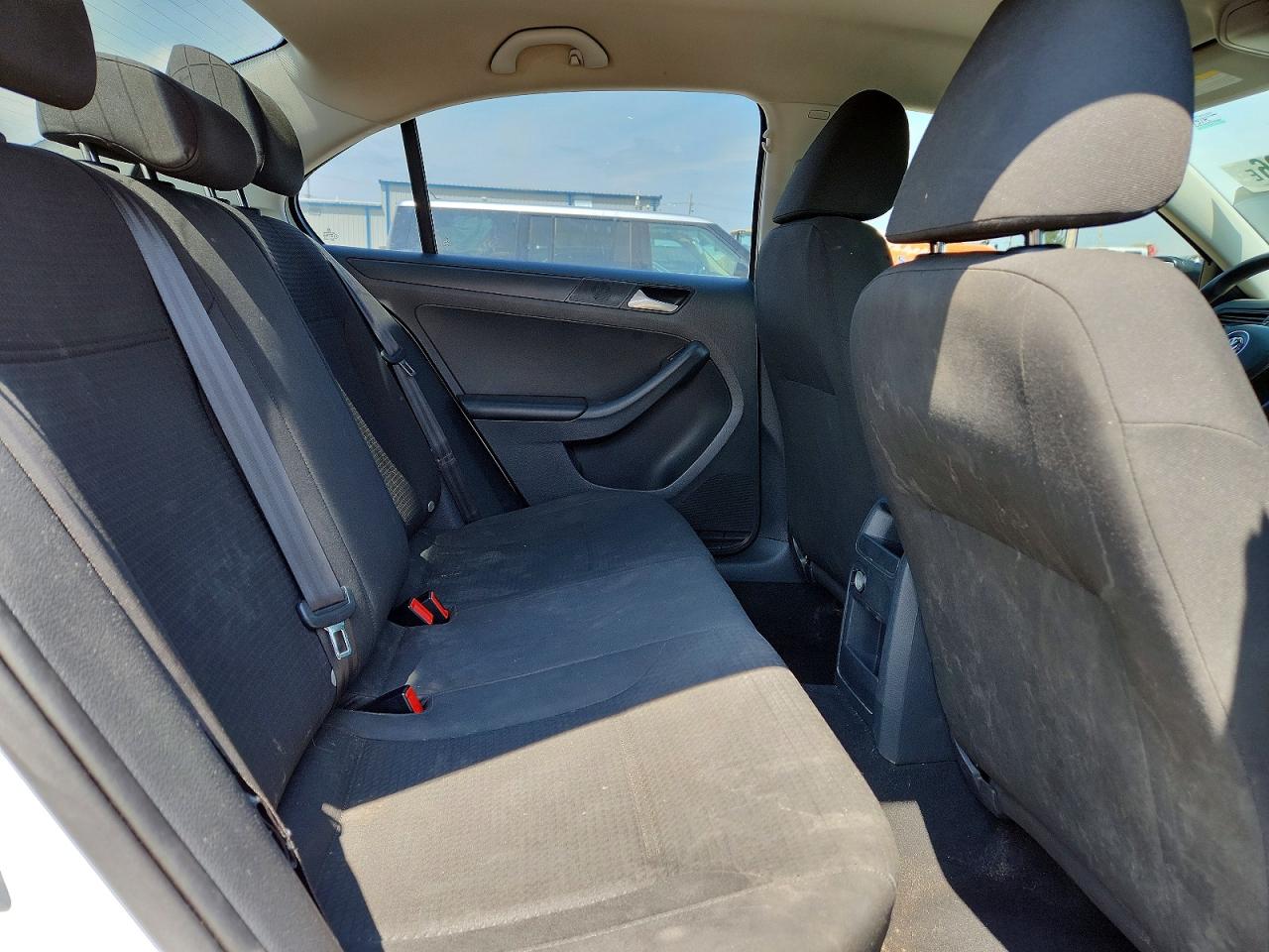 2015 Volkswagen Jetta Base Белый vin: 3VW2K7AJ1FM348413