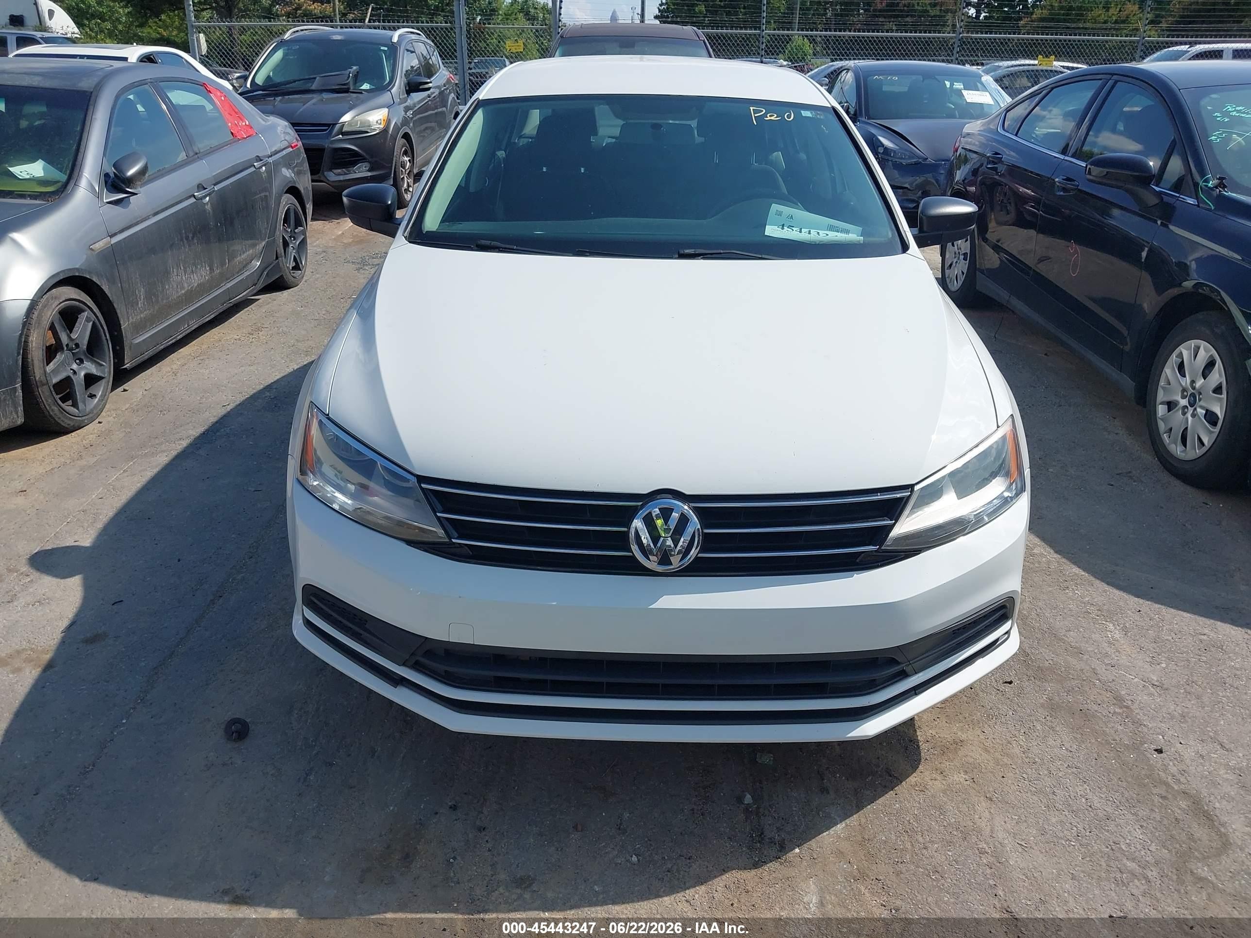2015 Volkswagen Jetta 2.0l S White vin: 3VW2K7AJ1FM350839