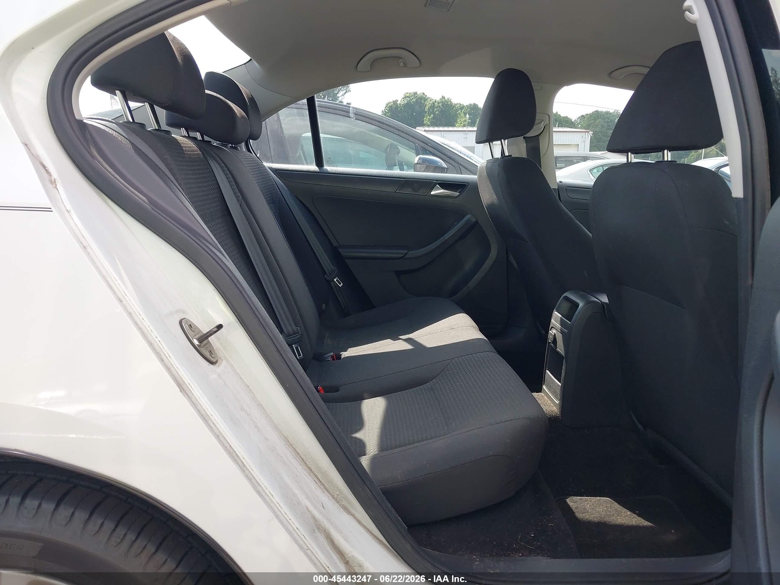 2015 Volkswagen Jetta 2.0l S White vin: 3VW2K7AJ1FM350839