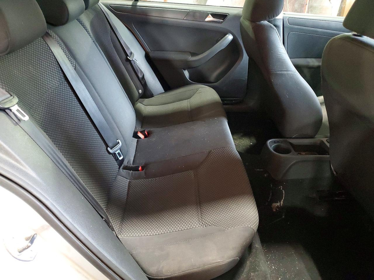 2011 Volkswagen Jetta Base Silver vin: 3VW2K7AJ2BM024249