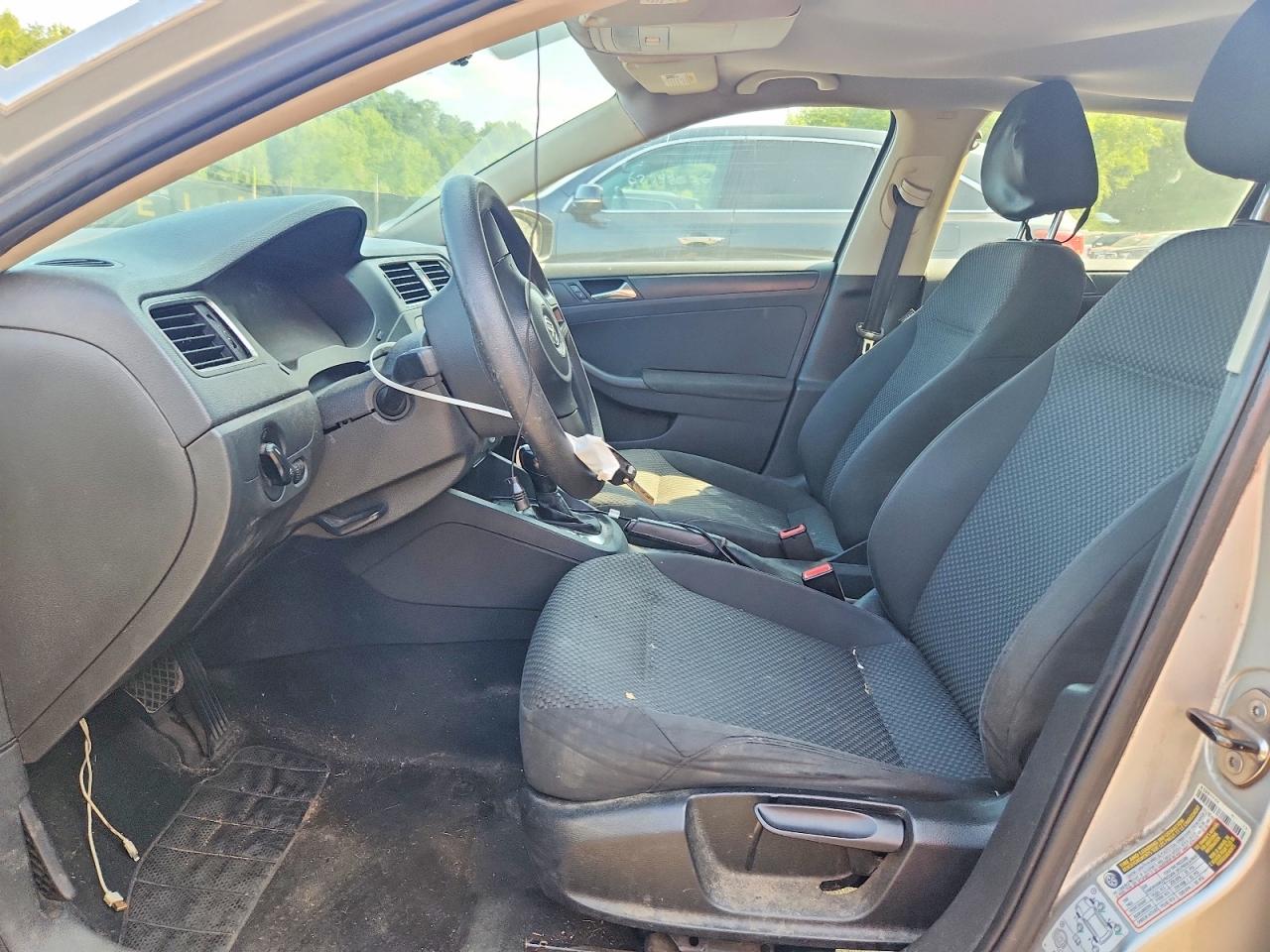 2011 Volkswagen Jetta Base Silver vin: 3VW2K7AJ2BM364873
