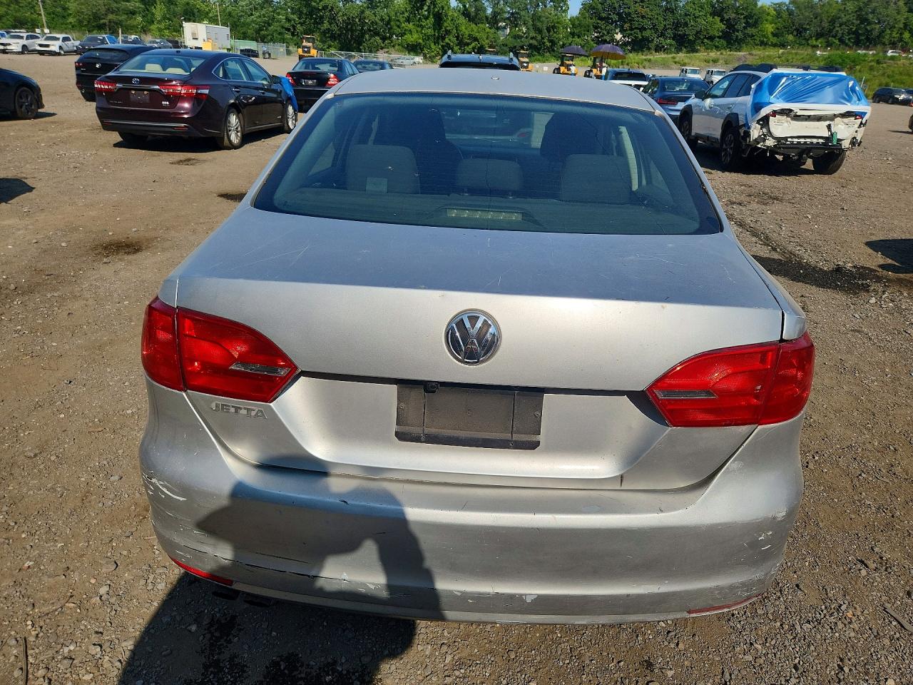 2011 Volkswagen Jetta Base Silver vin: 3VW2K7AJ2BM364873