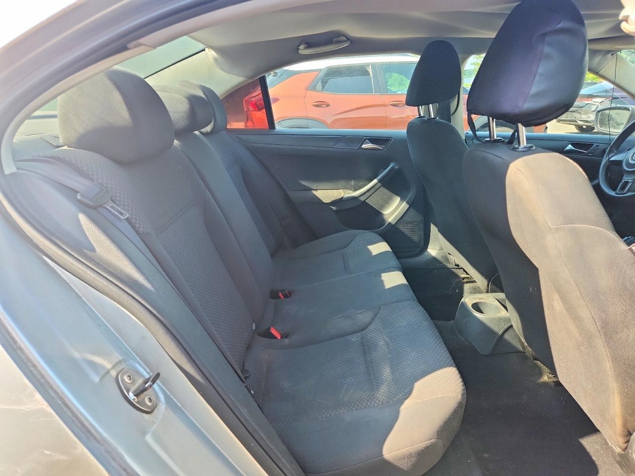 2011 Volkswagen Jetta Base Silver vin: 3VW2K7AJ2BM364873