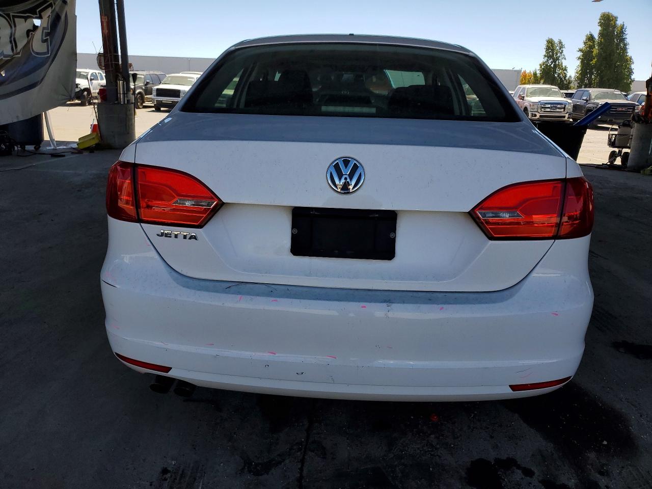 2011 Volkswagen Jetta Base White vin: 3VW2K7AJ2BM374464