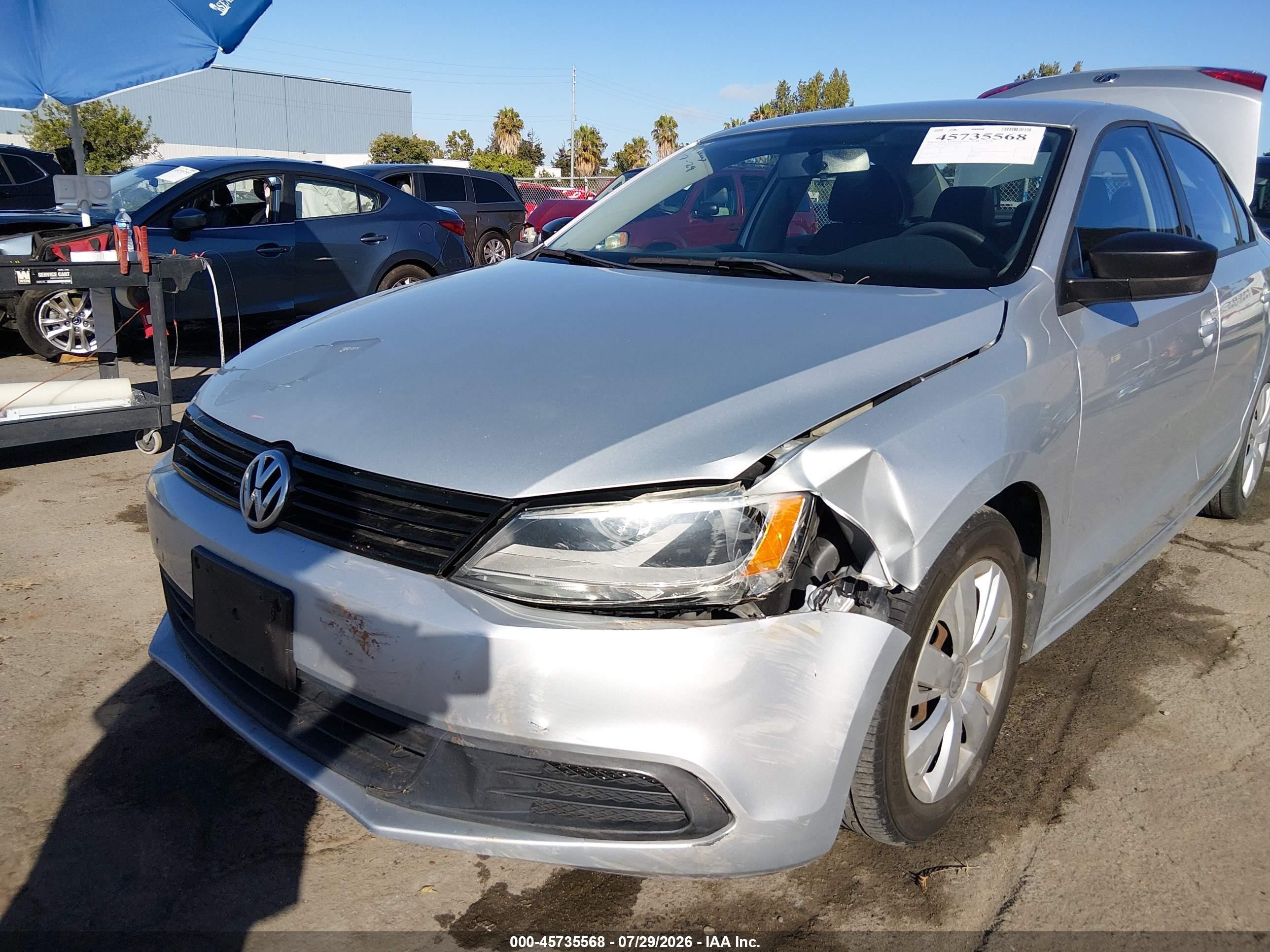 2013 Volkswagen Jetta 2.0l S Silver vin: 3VW2K7AJ2DM213373