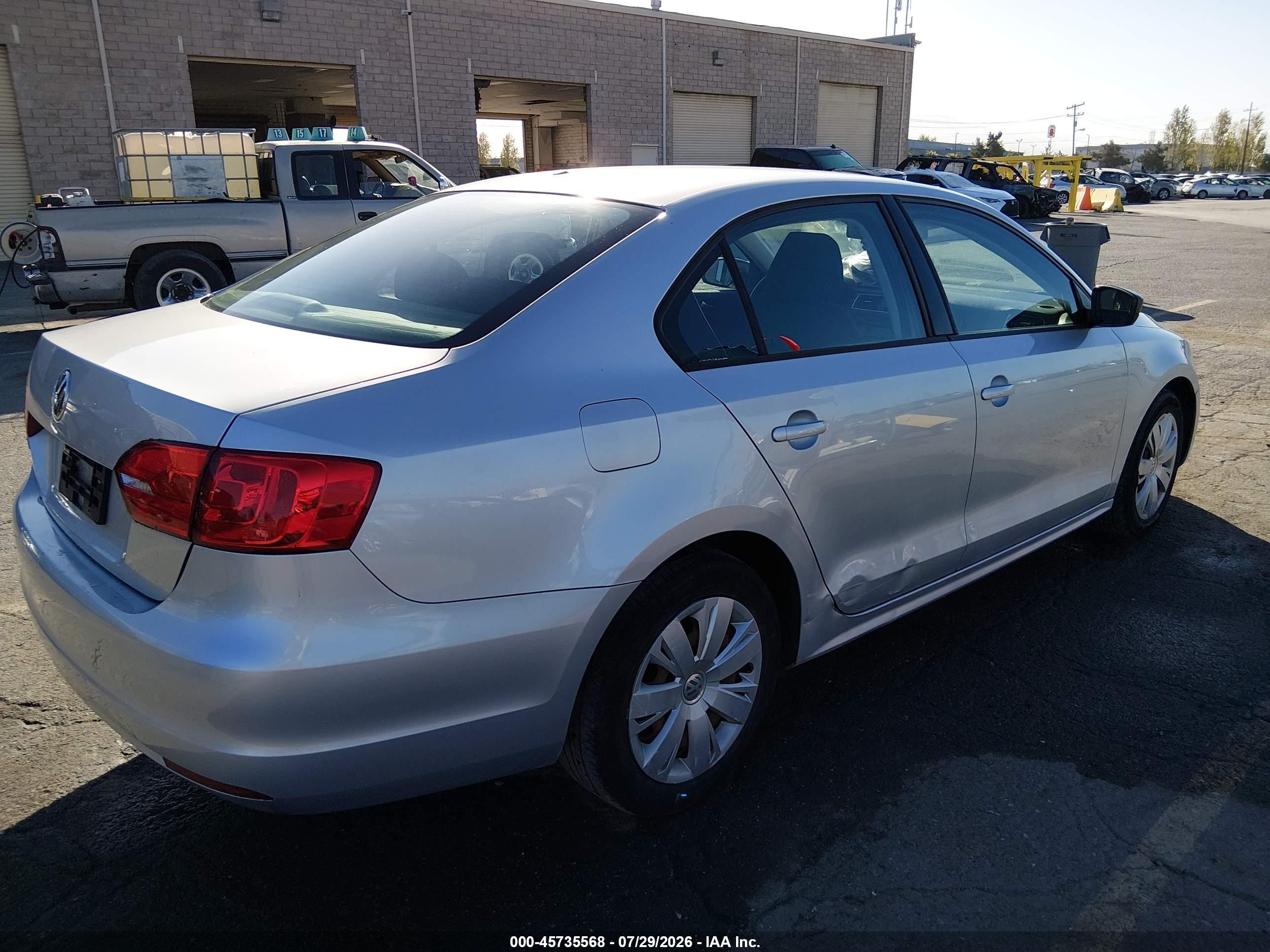 2013 Volkswagen Jetta 2.0l S Silver vin: 3VW2K7AJ2DM213373