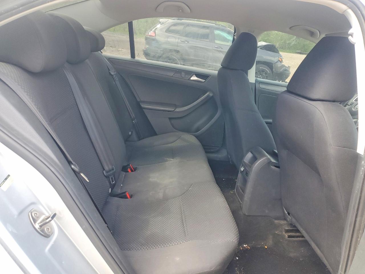 2013 Volkswagen Jetta Base Серебряный vin: 3VW2K7AJ2DM451756