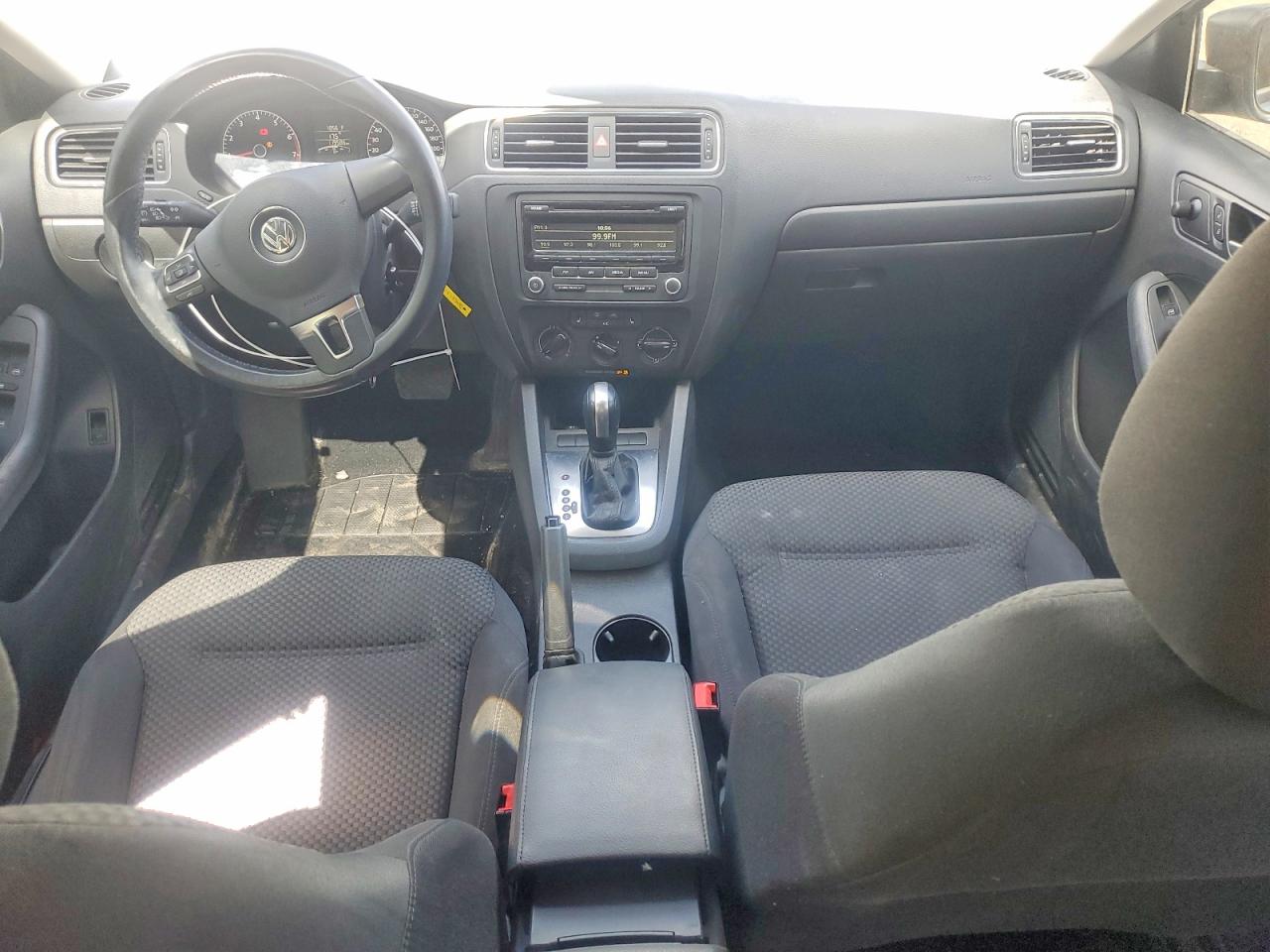 2013 Volkswagen Jetta Base Серебряный vin: 3VW2K7AJ2DM451756