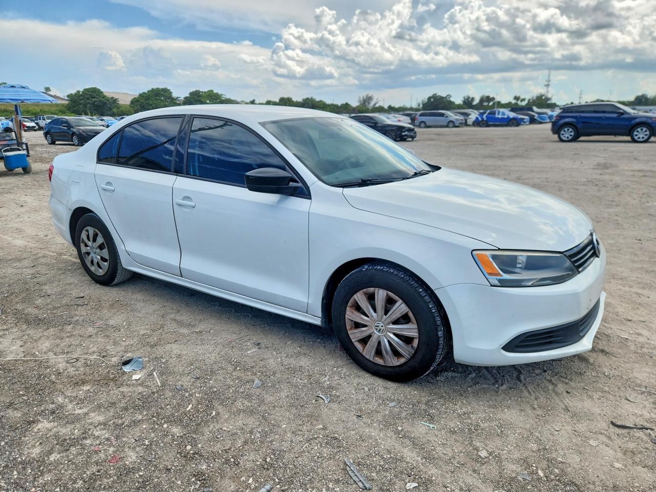 2014 Volkswagen Jetta Base White vin: 3VW2K7AJ2EM311711