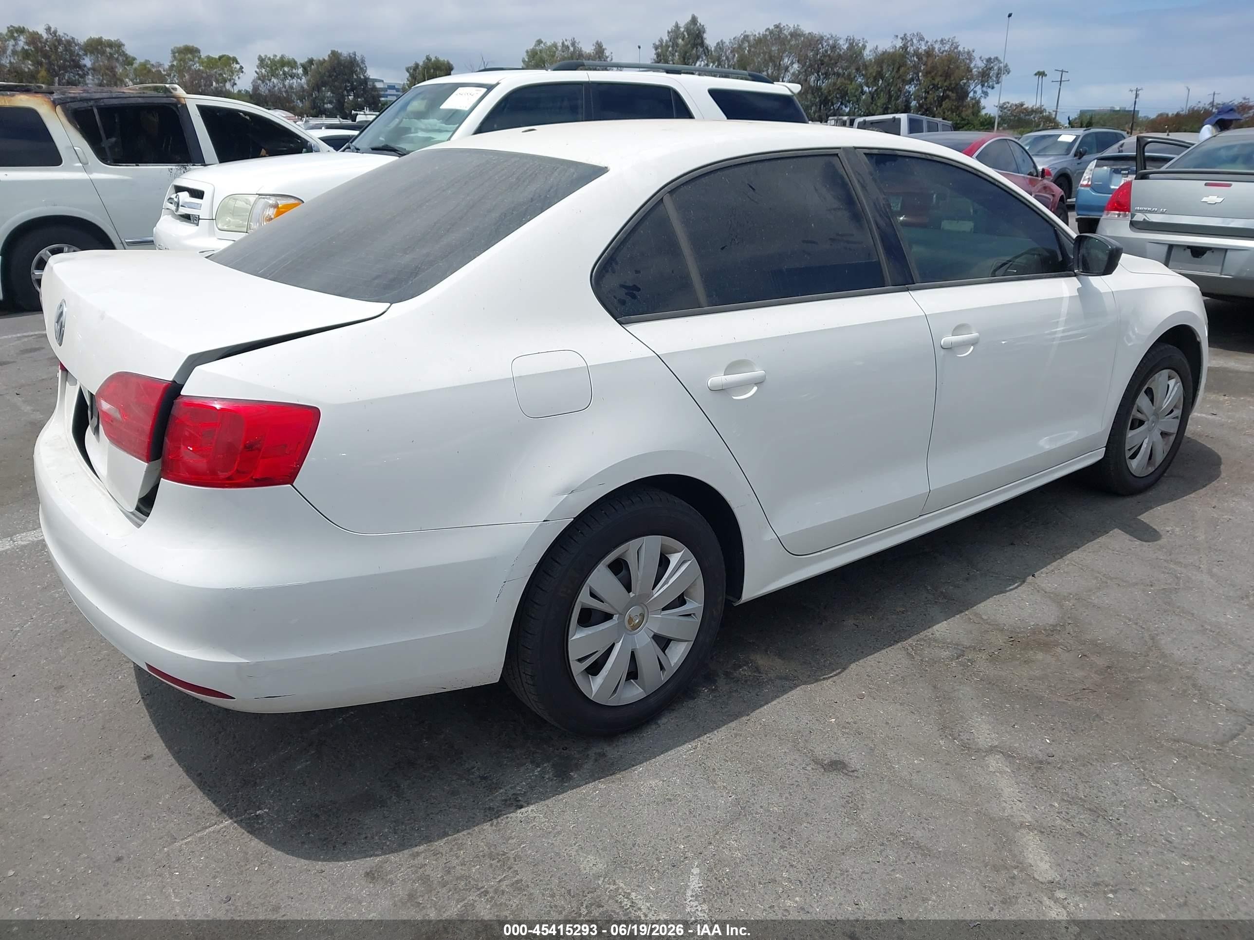 2011 Volkswagen Jetta 2.0l S White vin: 3VW2K7AJ3BM357740