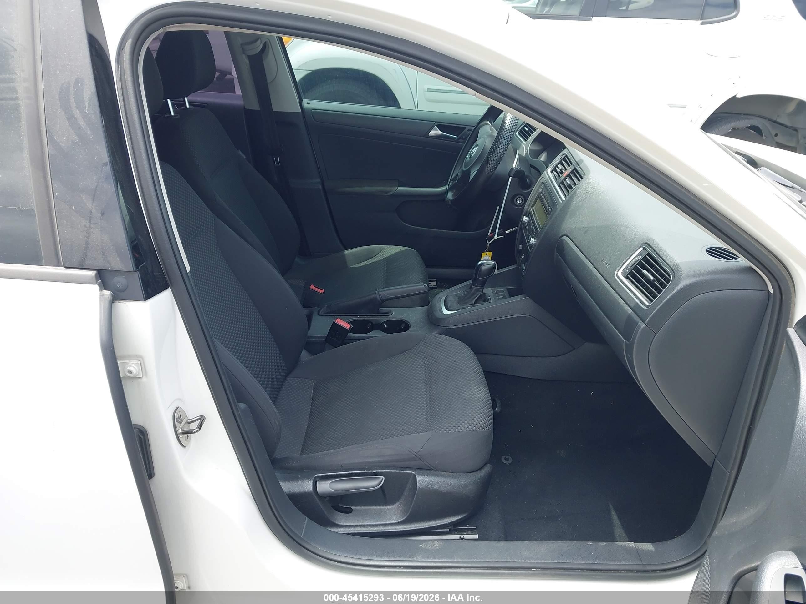 2011 Volkswagen Jetta 2.0l S White vin: 3VW2K7AJ3BM357740