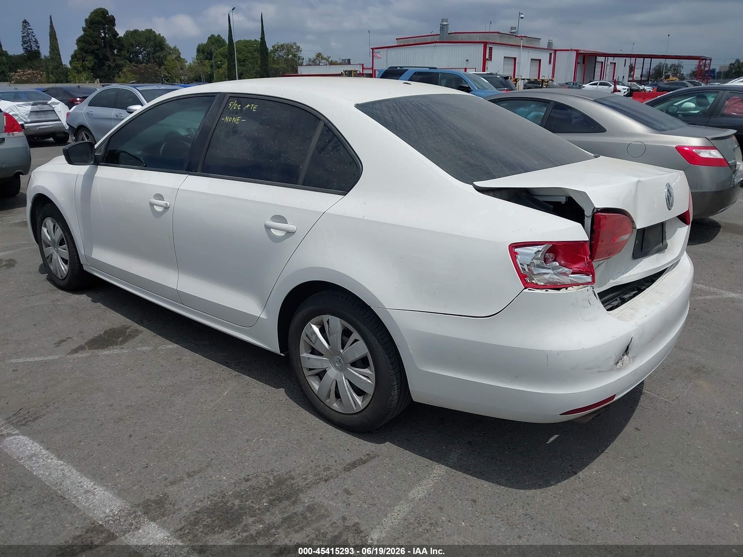2011 Volkswagen Jetta 2.0l S White vin: 3VW2K7AJ3BM357740