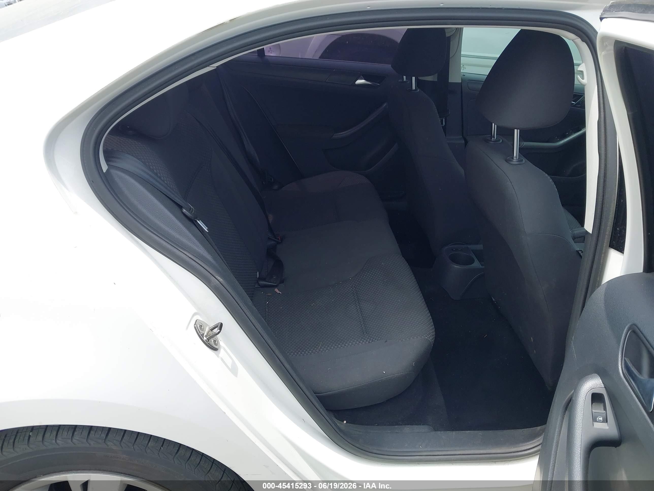 2011 Volkswagen Jetta 2.0l S White vin: 3VW2K7AJ3BM357740