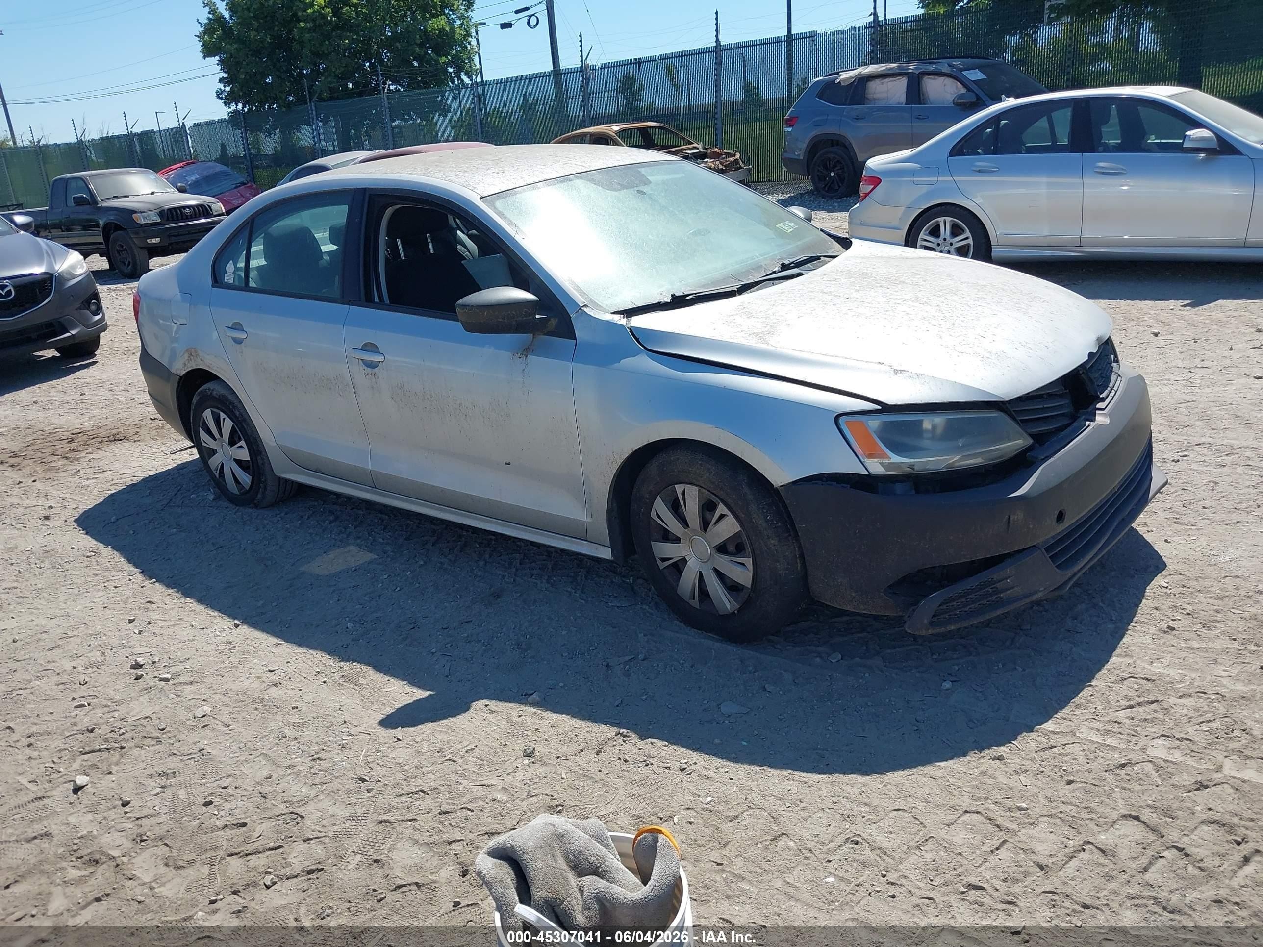 2011 Volkswagen Jetta 2.0l S Silver vin: 3VW2K7AJ3BM361593