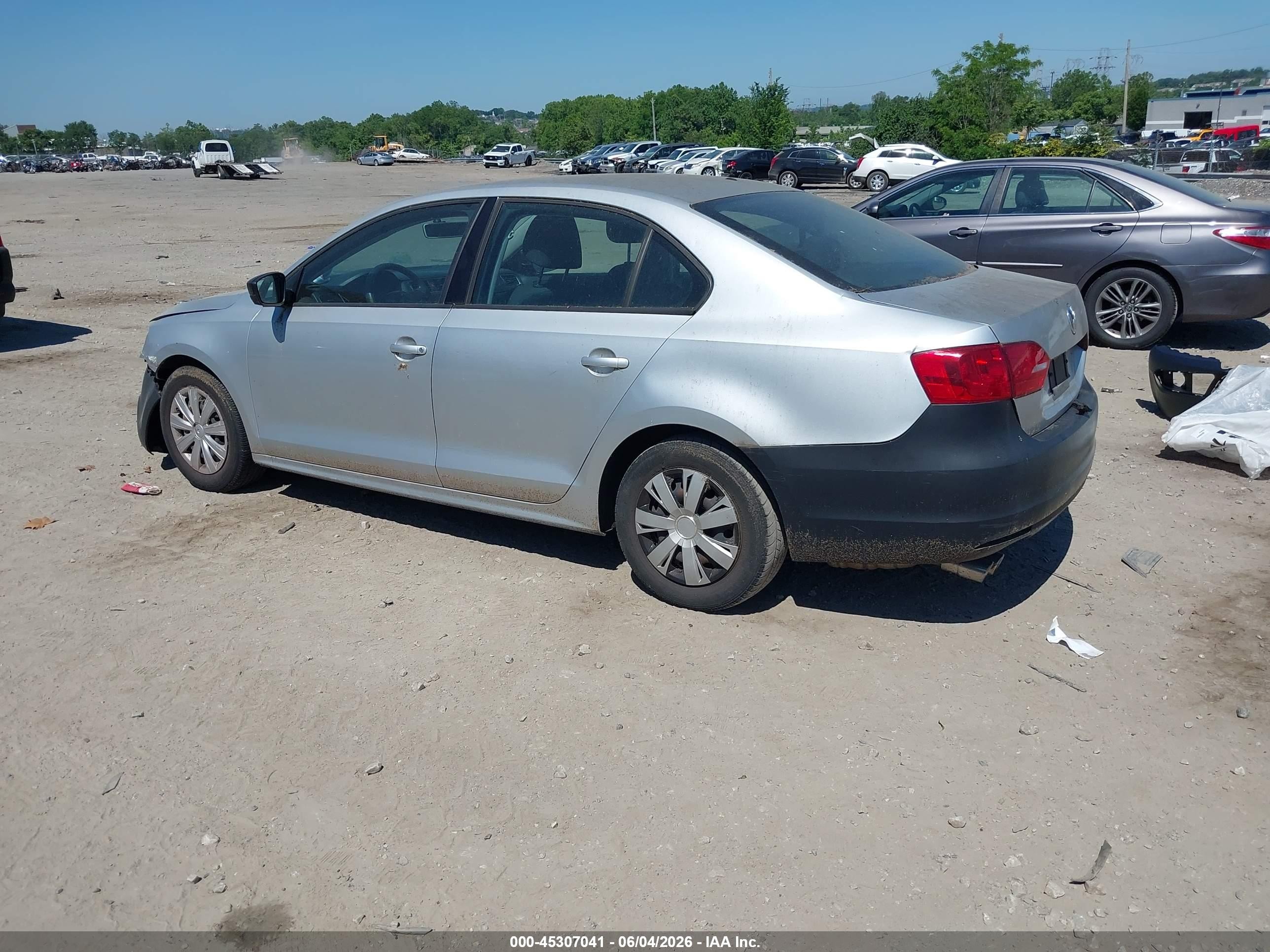 2011 Volkswagen Jetta 2.0l S Silver vin: 3VW2K7AJ3BM361593