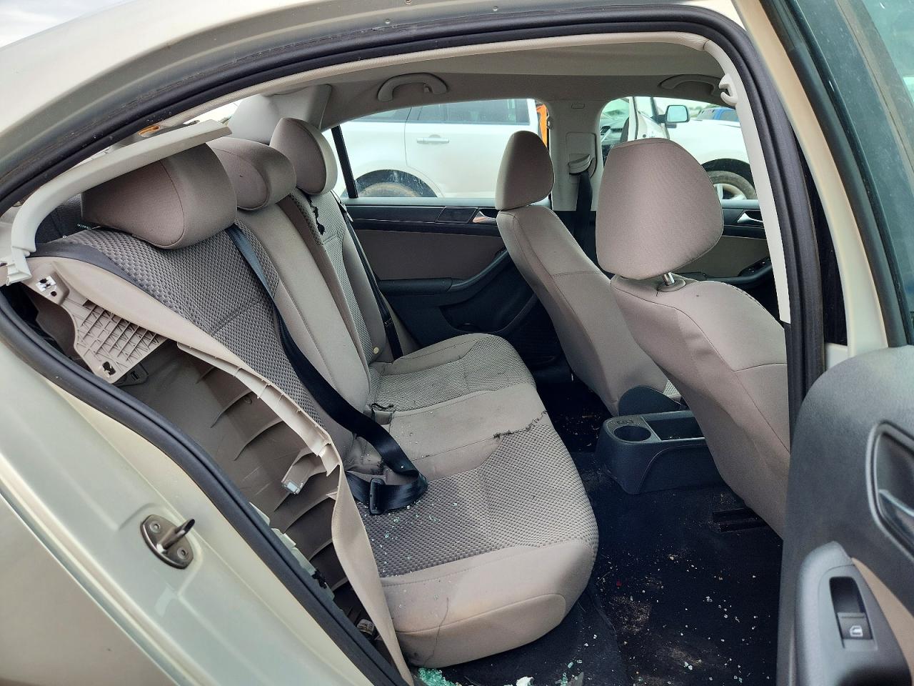 2011 Volkswagen Jetta Base Beige vin: 3VW2K7AJ3BM393475