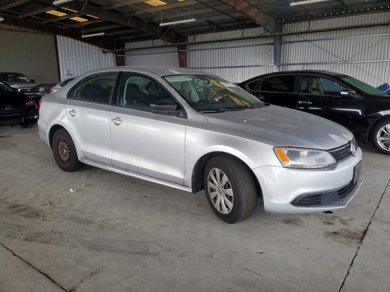 2012 Volkswagen Jetta Base Серебряный vin: 3VW2K7AJ3CM423009