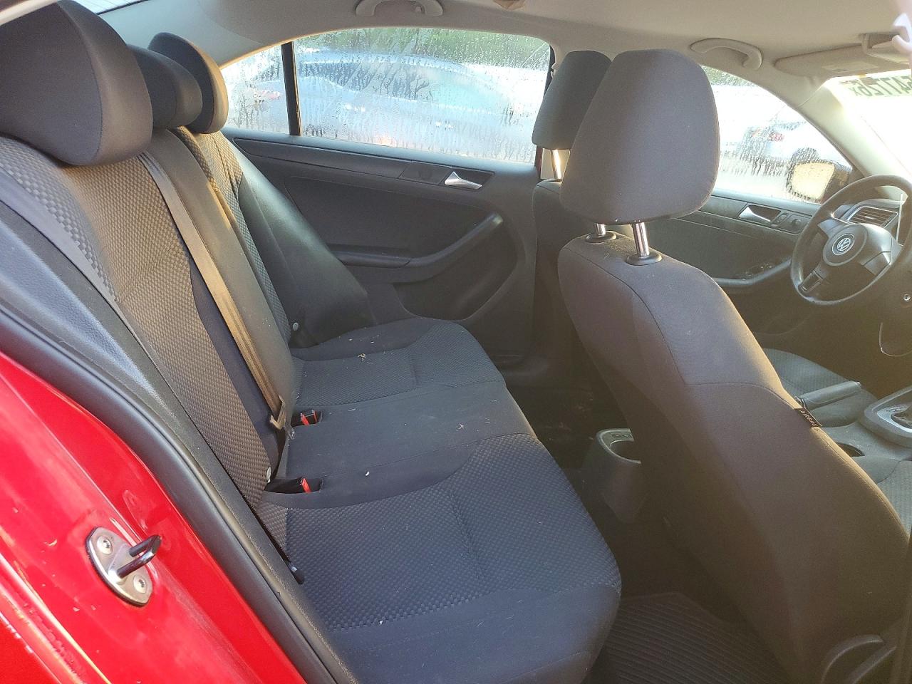 2013 Volkswagen Jetta Base Red vin: 3VW2K7AJ3DM234670