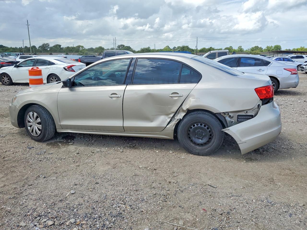 2013 Volkswagen Jetta Base Желто-коричневый vin: 3VW2K7AJ3DM253087