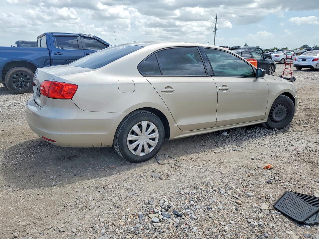 2013 Volkswagen Jetta Base Желто-коричневый vin: 3VW2K7AJ3DM253087