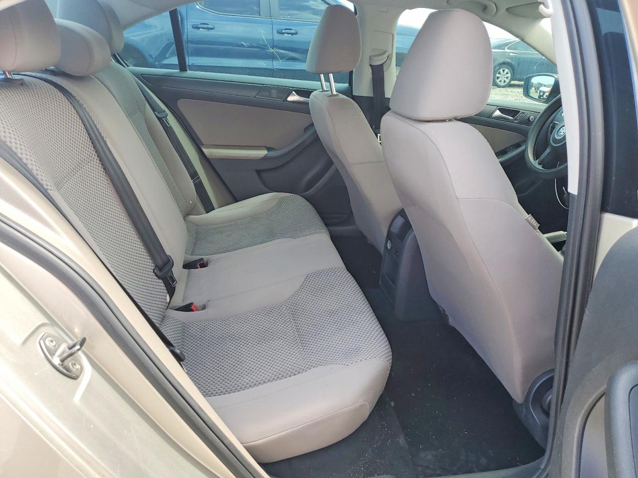 2013 Volkswagen Jetta Base Желто-коричневый vin: 3VW2K7AJ3DM253087