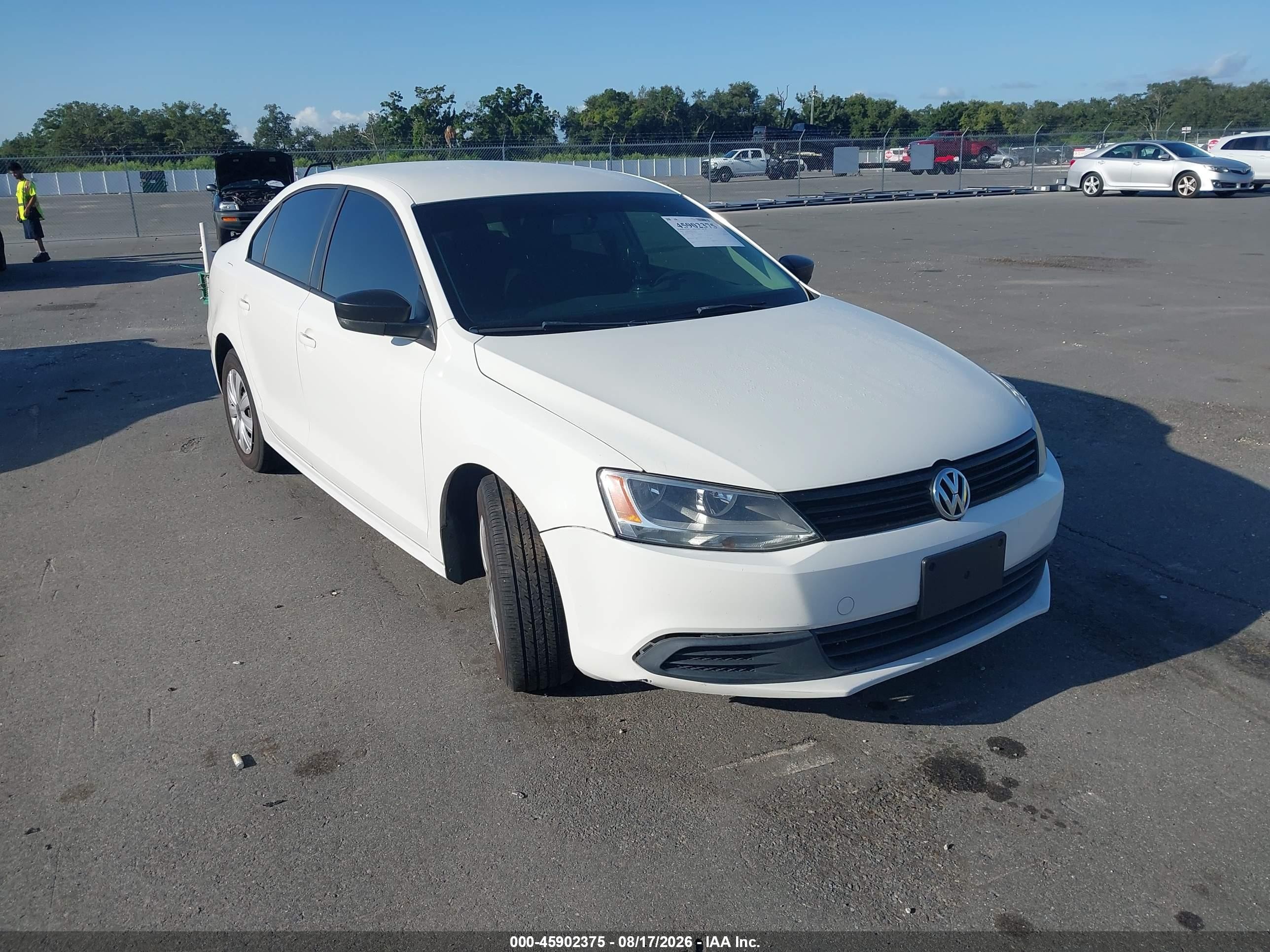 2013 Volkswagen Jetta 2.0l Base/2.0l S White vin: 3VW2K7AJ3DM311005