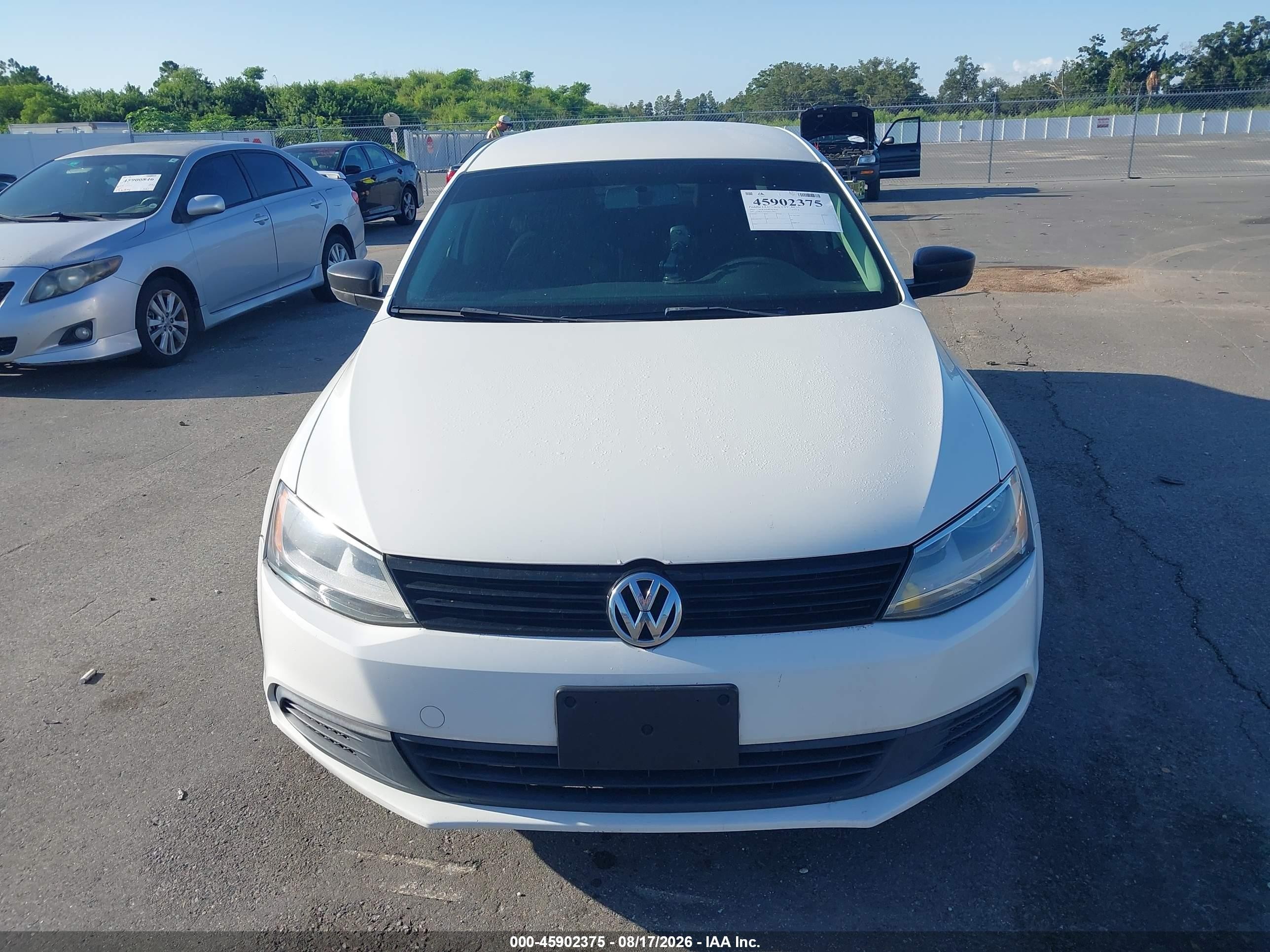 2013 Volkswagen Jetta 2.0l Base/2.0l S White vin: 3VW2K7AJ3DM311005