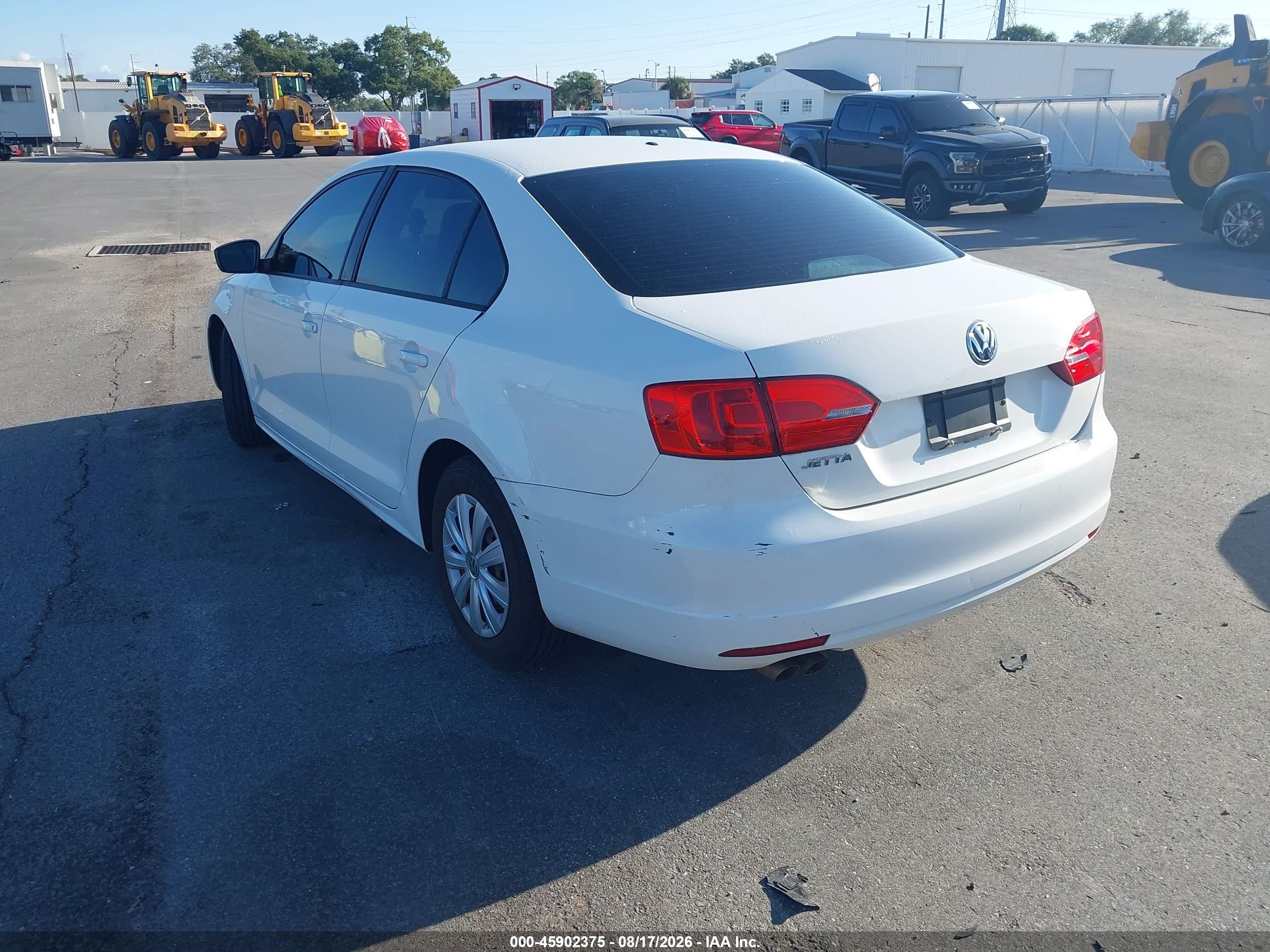 2013 Volkswagen Jetta 2.0l Base/2.0l S White vin: 3VW2K7AJ3DM311005