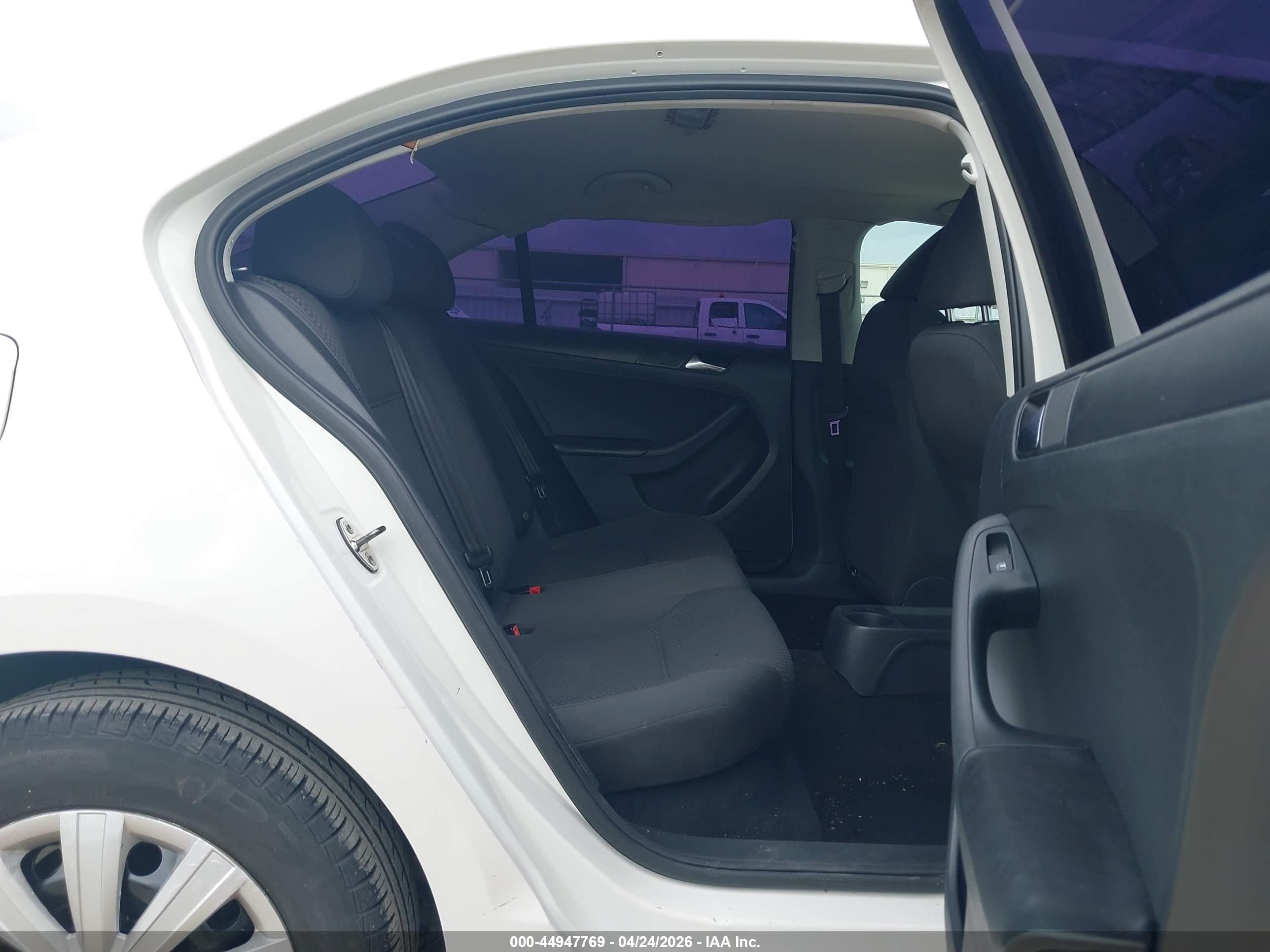 2013 Volkswagen Jetta 2.0l S White vin: 3VW2K7AJ3DM371303