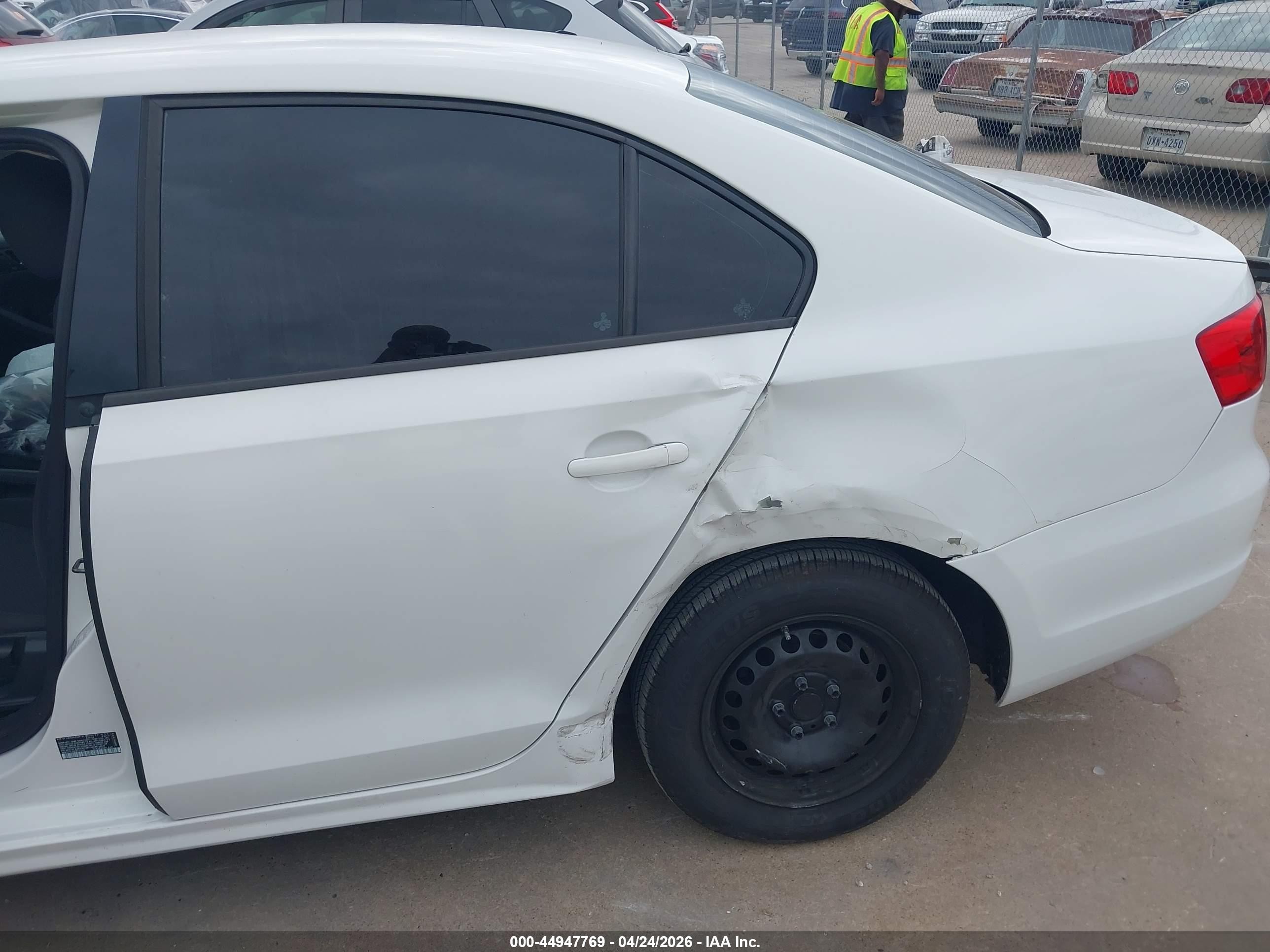 2013 Volkswagen Jetta 2.0l S White vin: 3VW2K7AJ3DM371303