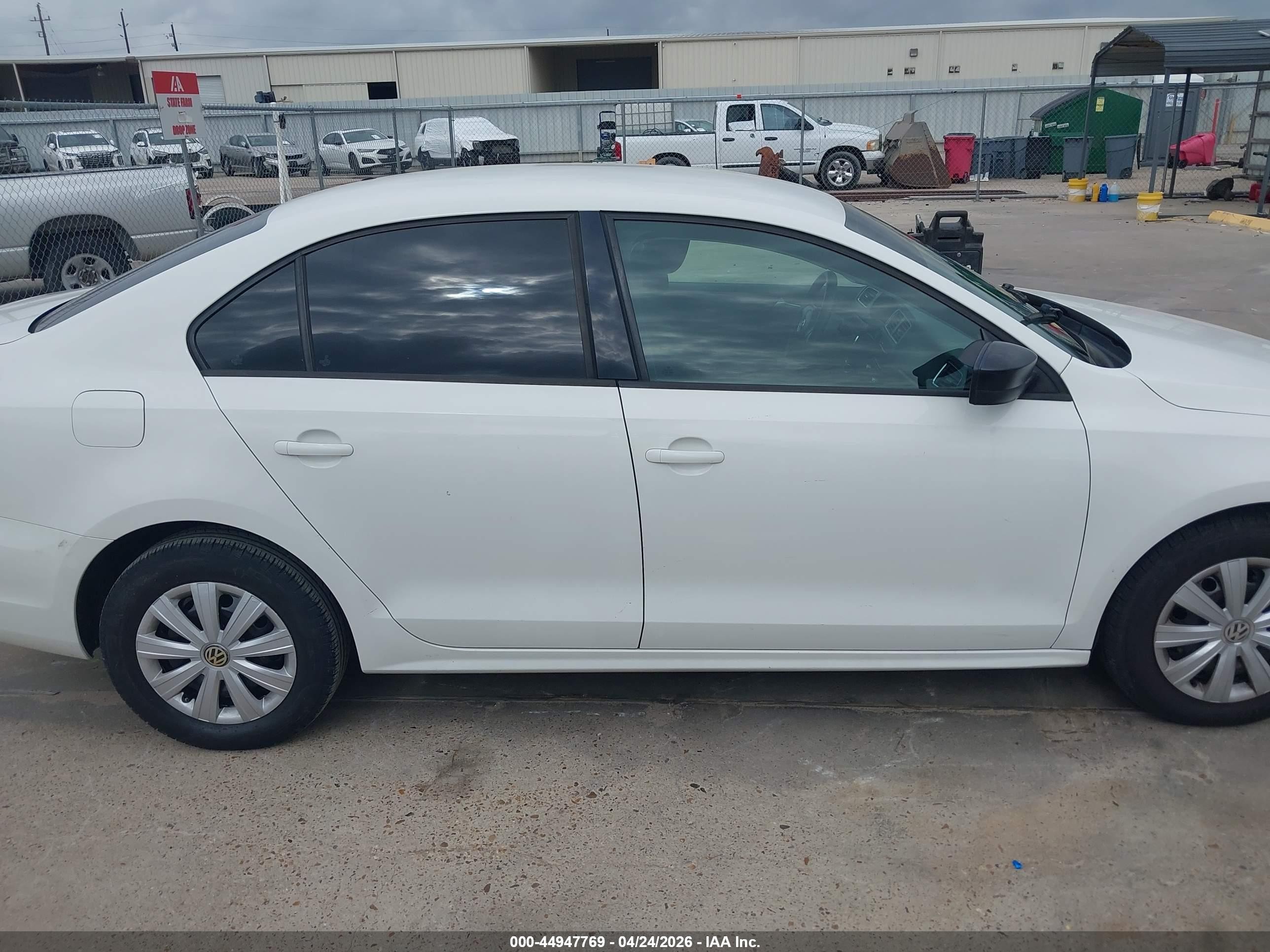 2013 Volkswagen Jetta 2.0l S White vin: 3VW2K7AJ3DM371303