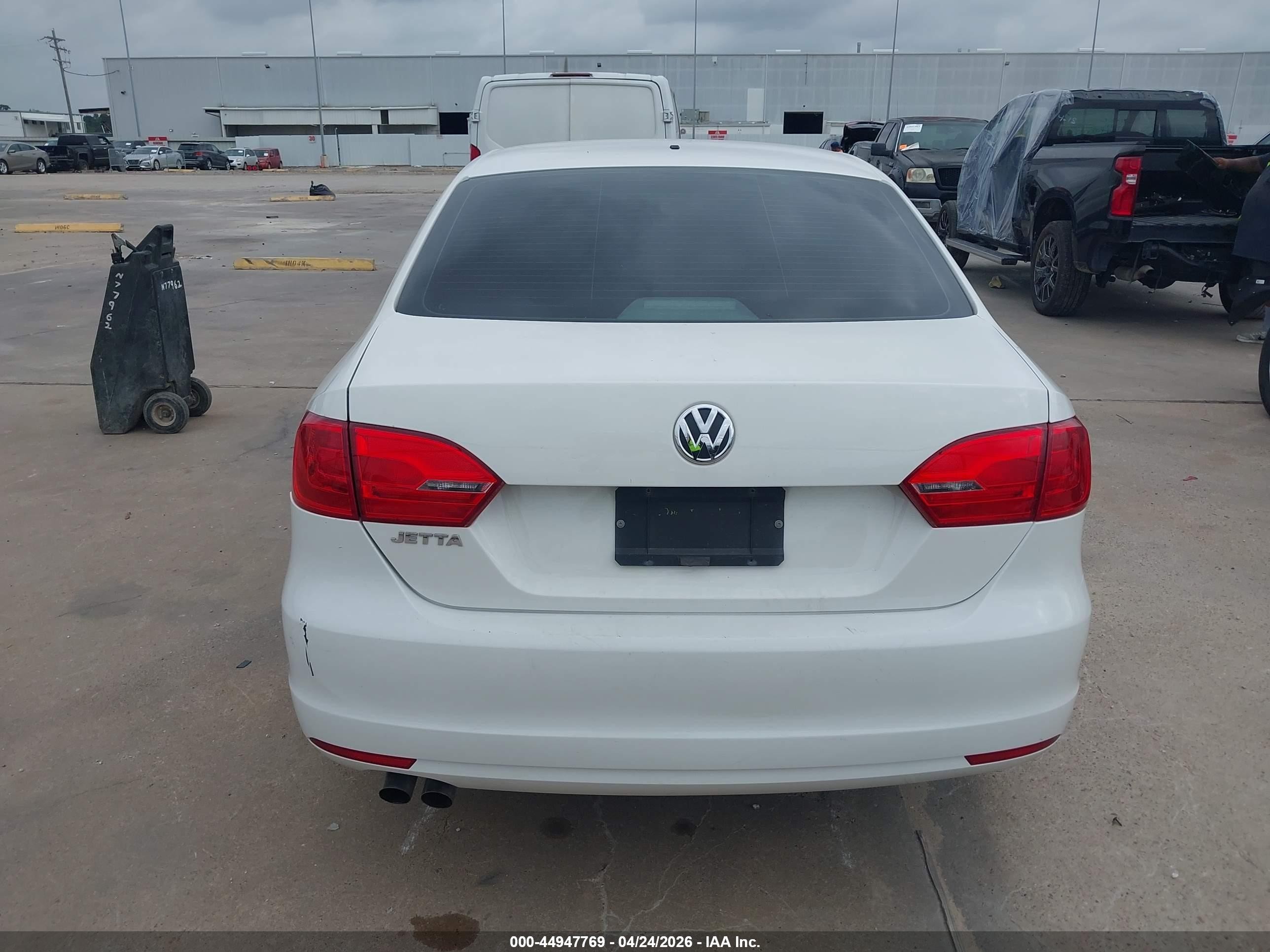 2013 Volkswagen Jetta 2.0l S White vin: 3VW2K7AJ3DM371303