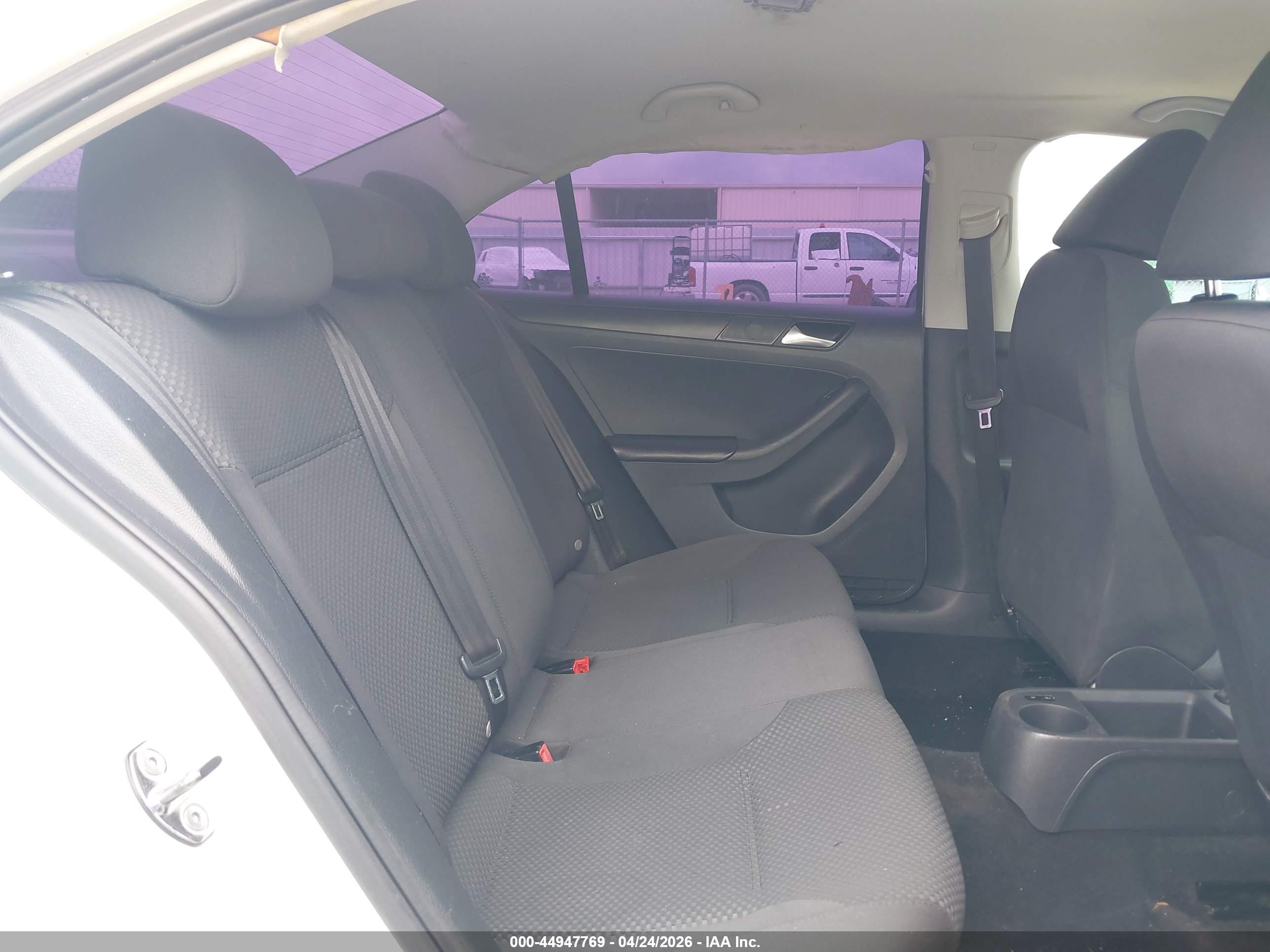 2013 Volkswagen Jetta 2.0l S White vin: 3VW2K7AJ3DM371303