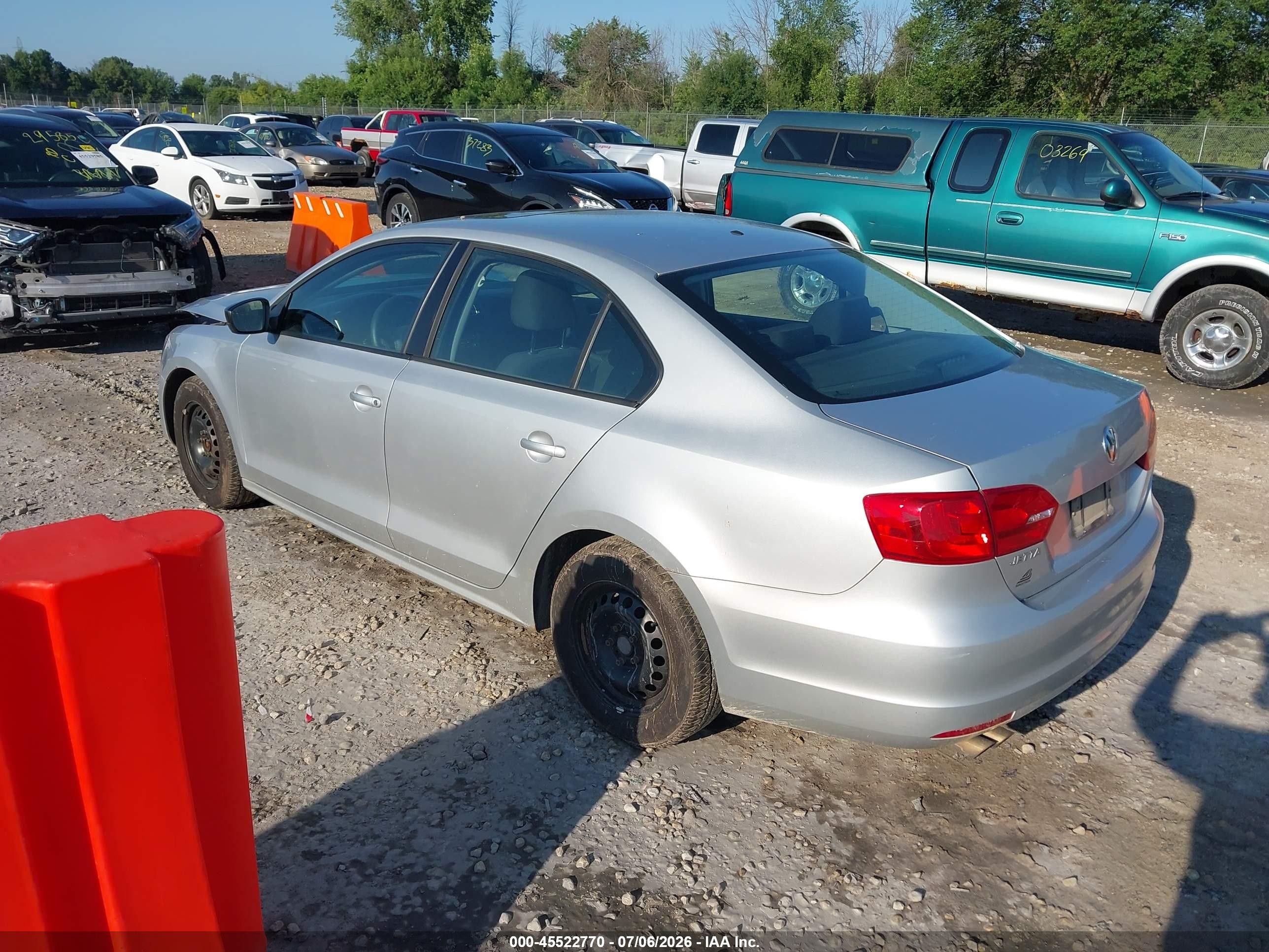 2013 Volkswagen Jetta 2.0l S Silver vin: 3VW2K7AJ3DM404560