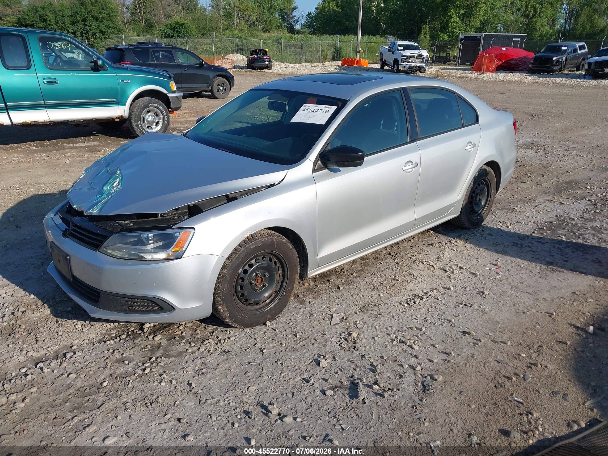 2013 Volkswagen Jetta 2.0l S Silver vin: 3VW2K7AJ3DM404560