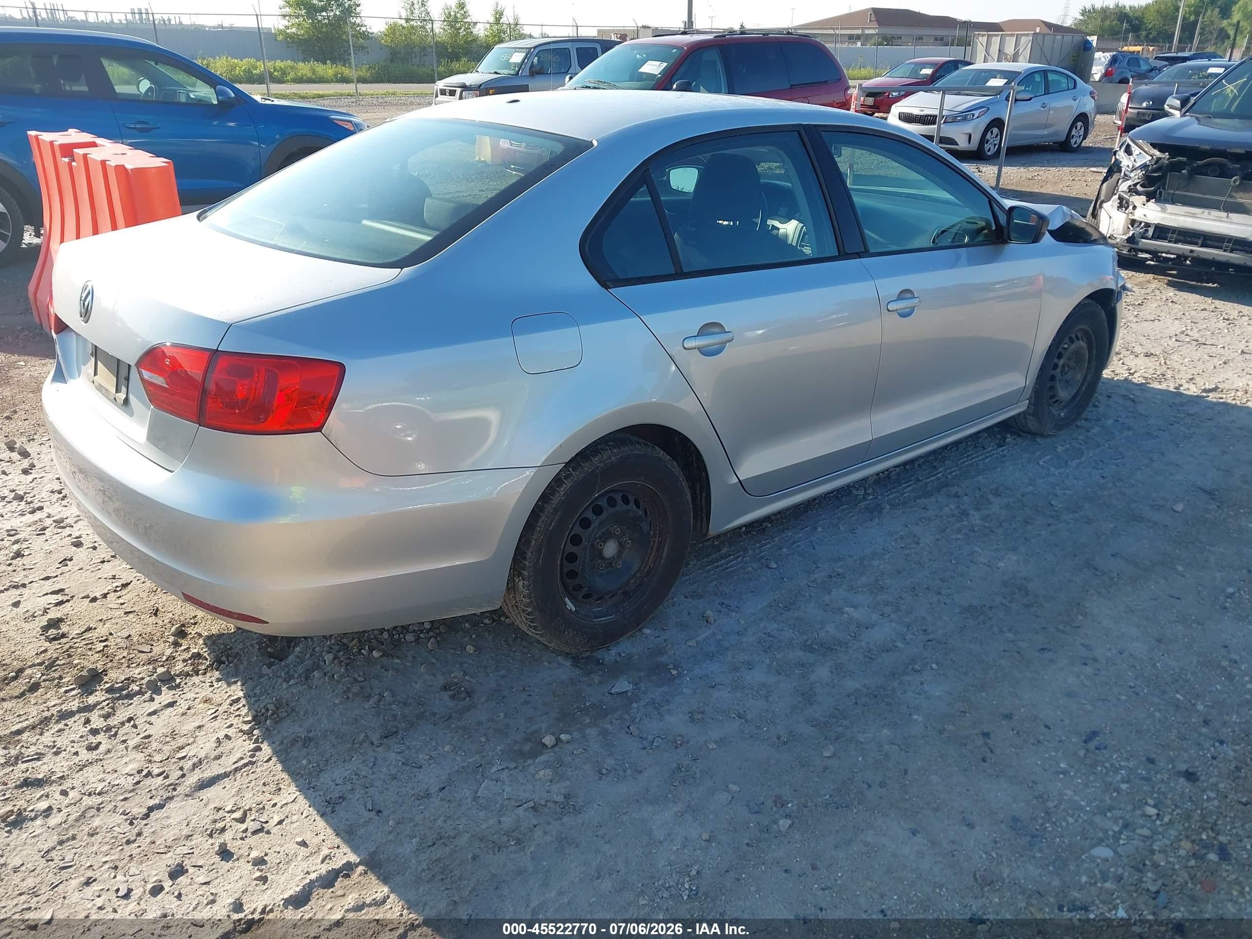 2013 Volkswagen Jetta 2.0l S Silver vin: 3VW2K7AJ3DM404560