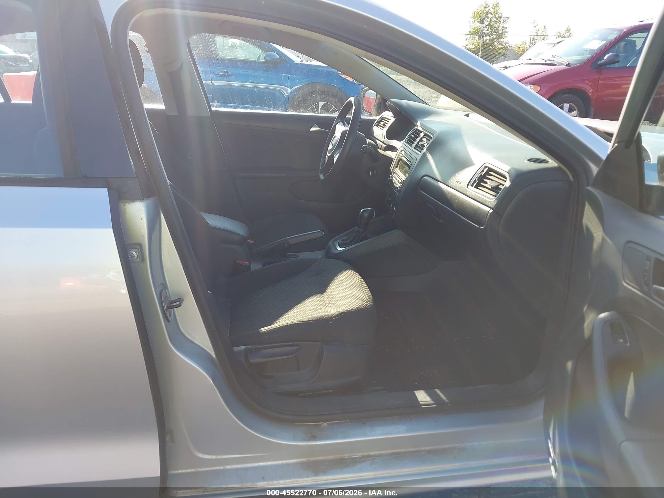 2013 Volkswagen Jetta 2.0l S Silver vin: 3VW2K7AJ3DM404560
