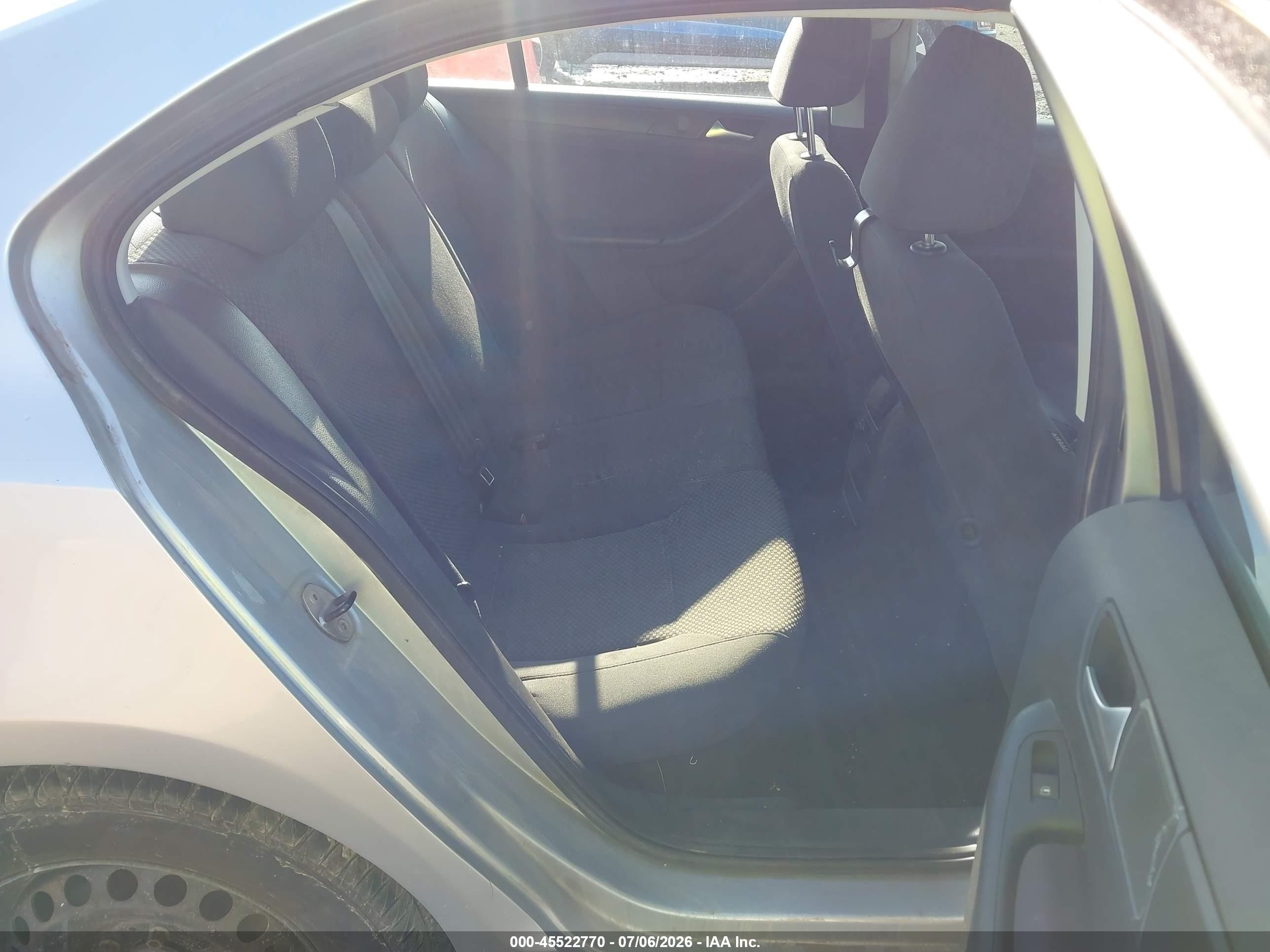 2013 Volkswagen Jetta 2.0l S Silver vin: 3VW2K7AJ3DM404560
