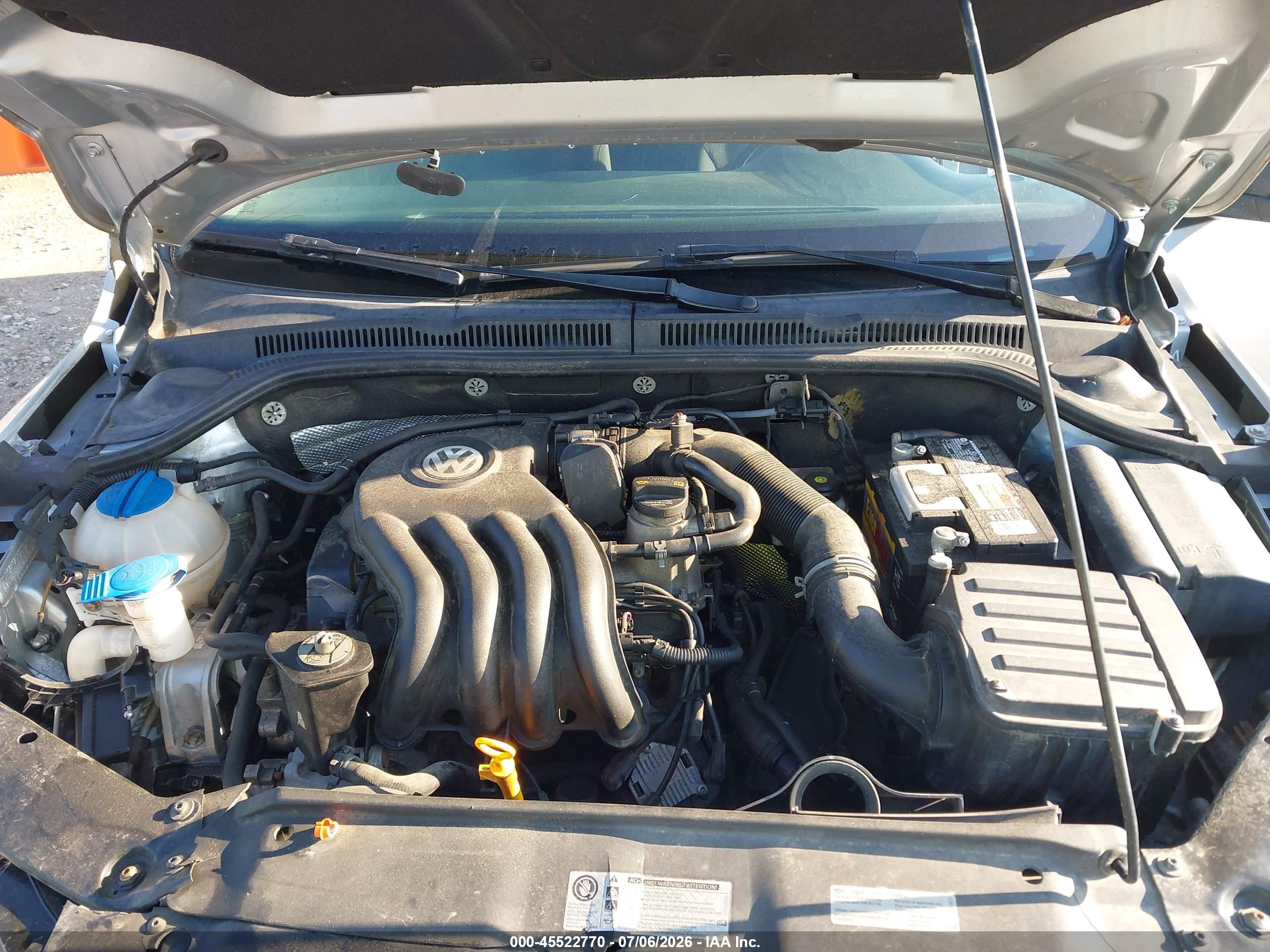 2013 Volkswagen Jetta 2.0l S Silver vin: 3VW2K7AJ3DM404560