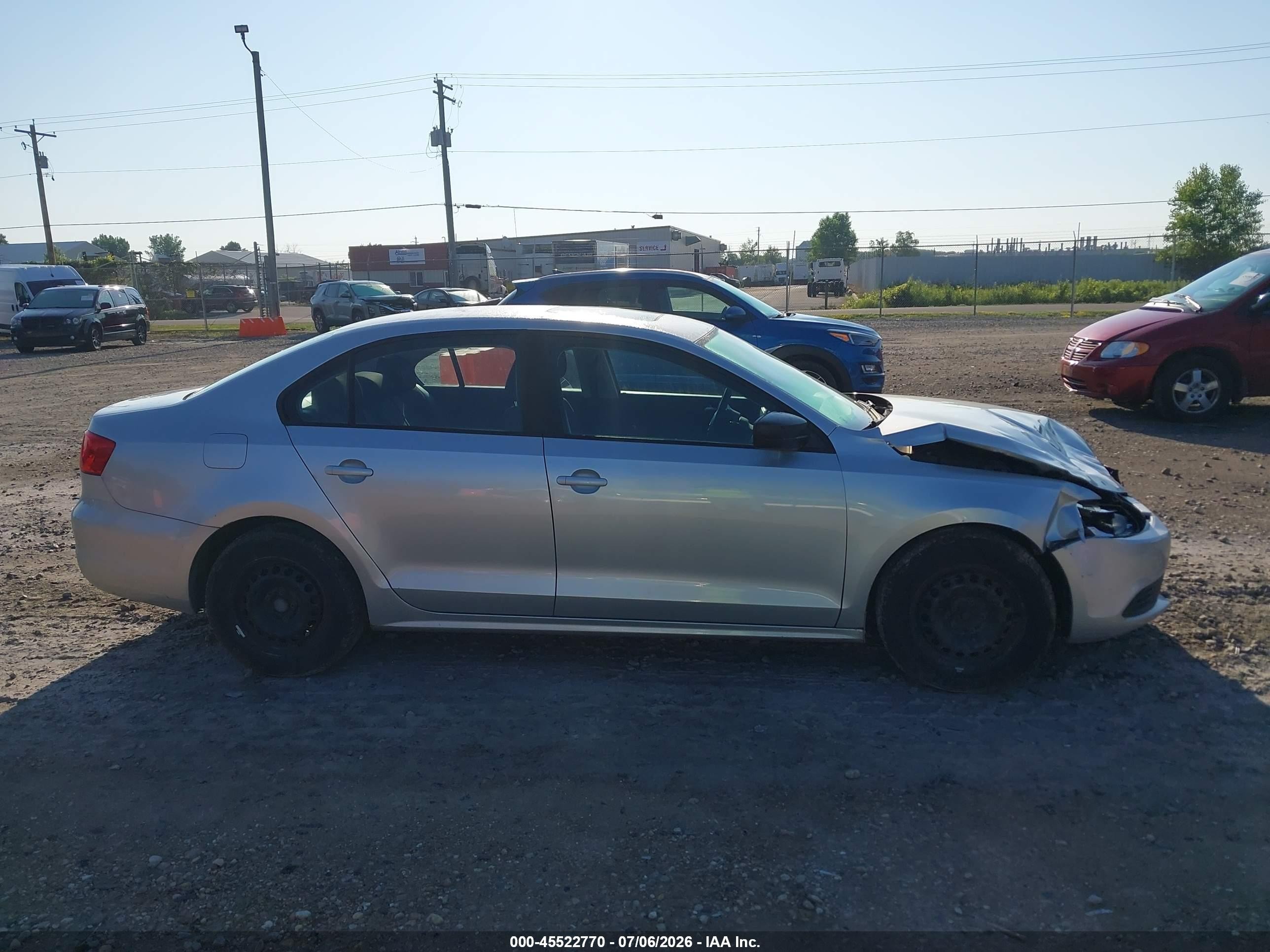 2013 Volkswagen Jetta 2.0l S Silver vin: 3VW2K7AJ3DM404560