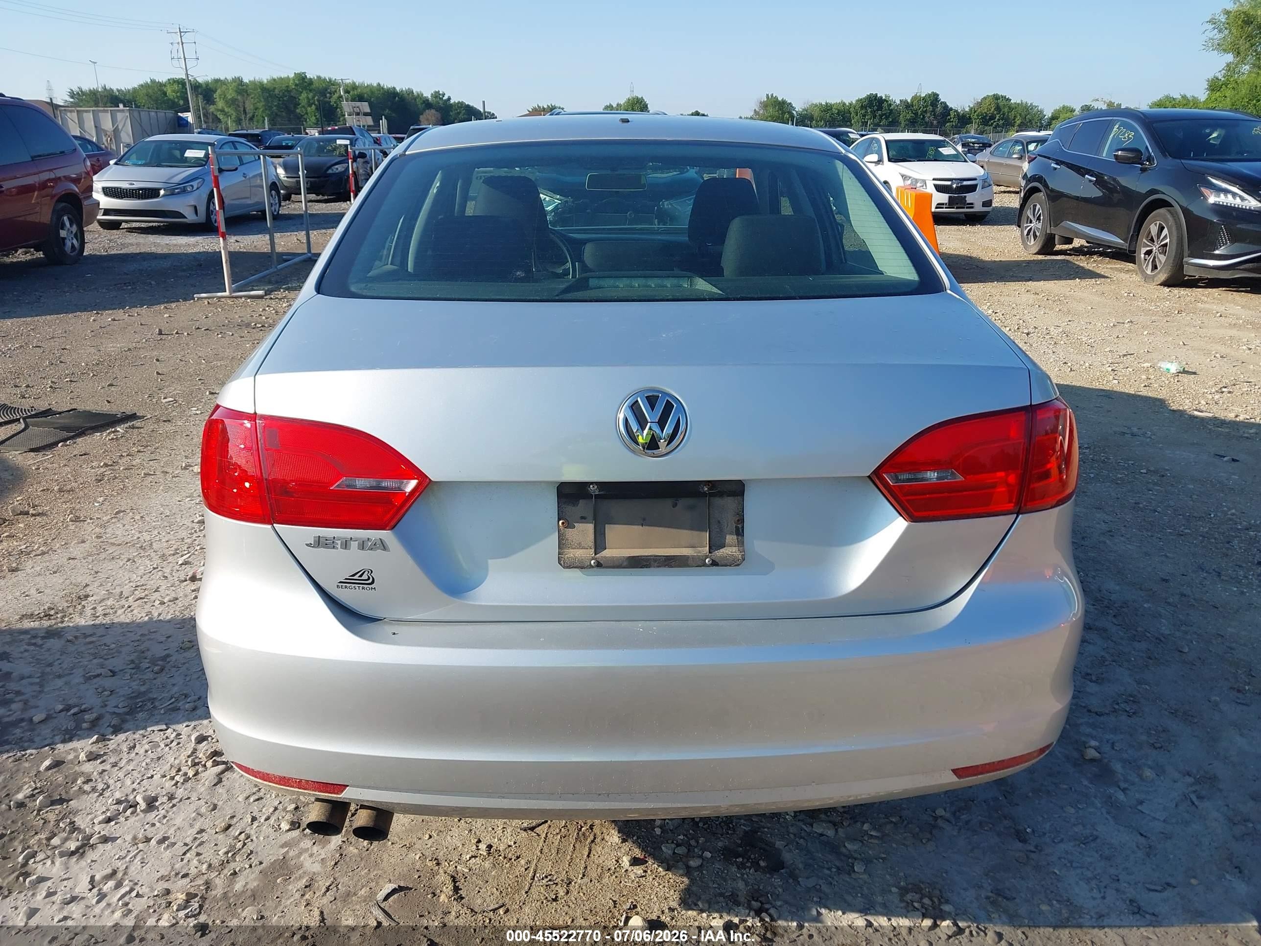 2013 Volkswagen Jetta 2.0l S Silver vin: 3VW2K7AJ3DM404560