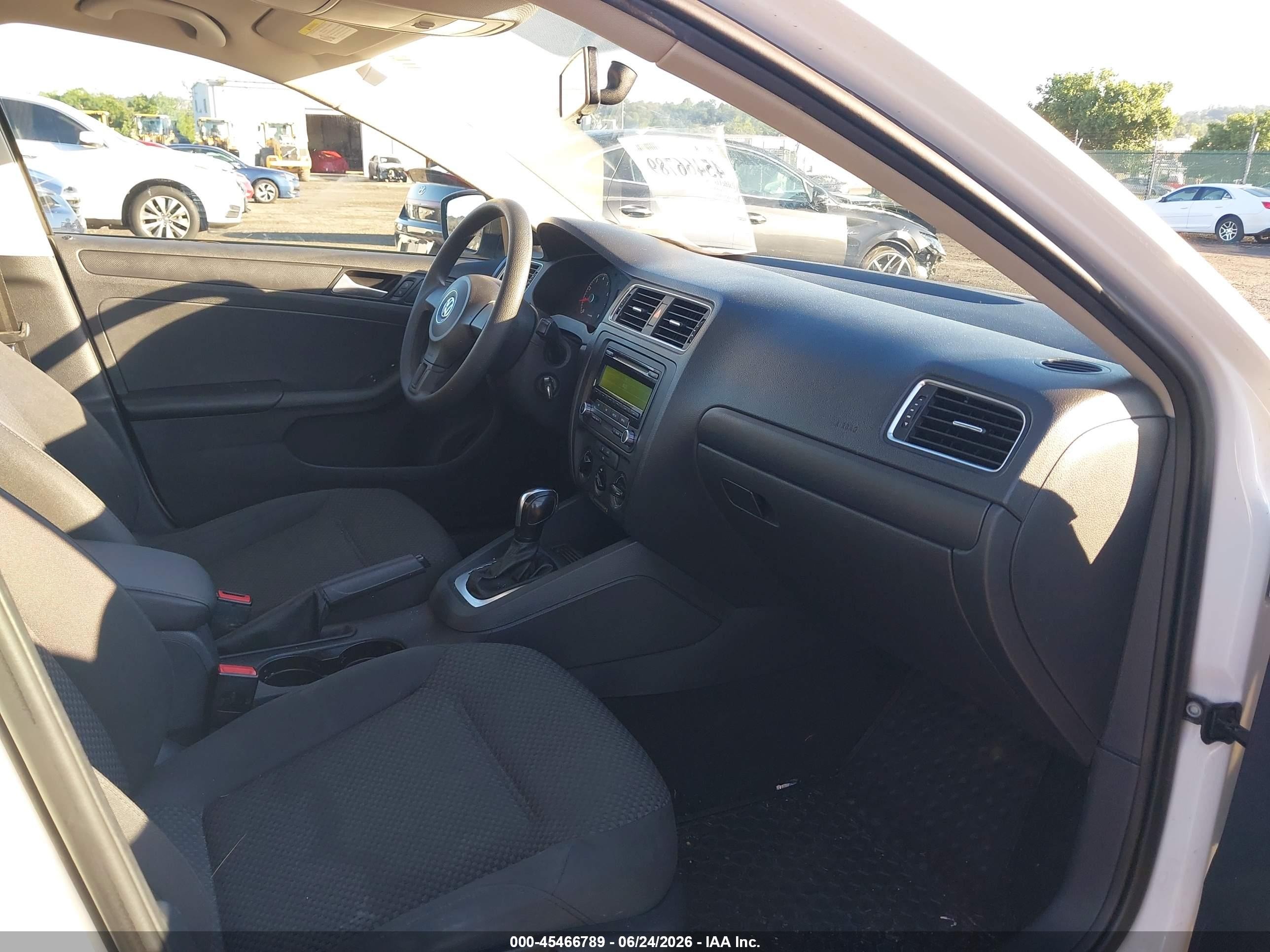2014 Volkswagen Jetta 2.0l S White vin: 3VW2K7AJ3EM234010
