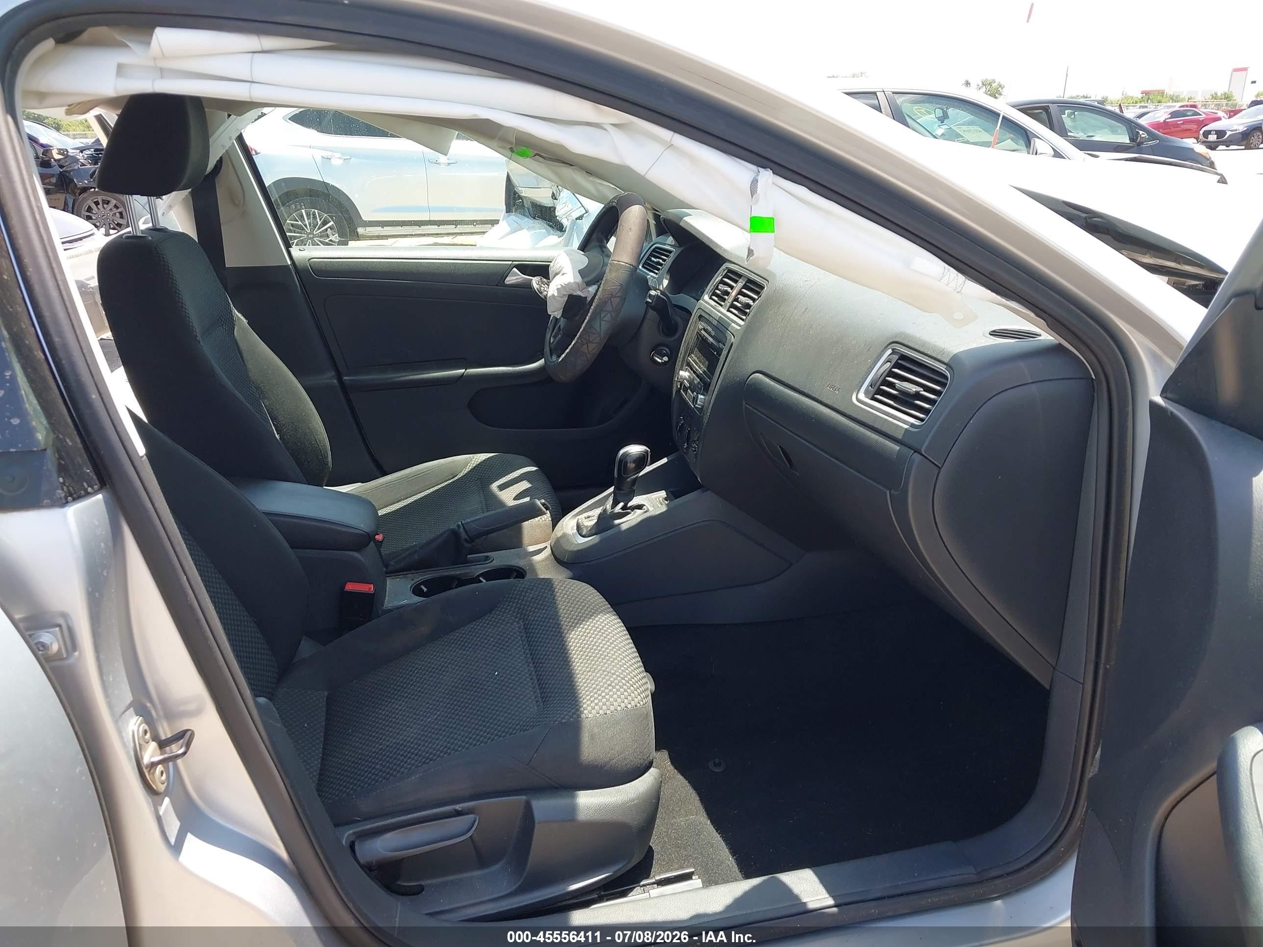 2014 Volkswagen Jetta 2.0l S Silver vin: 3VW2K7AJ3EM257500