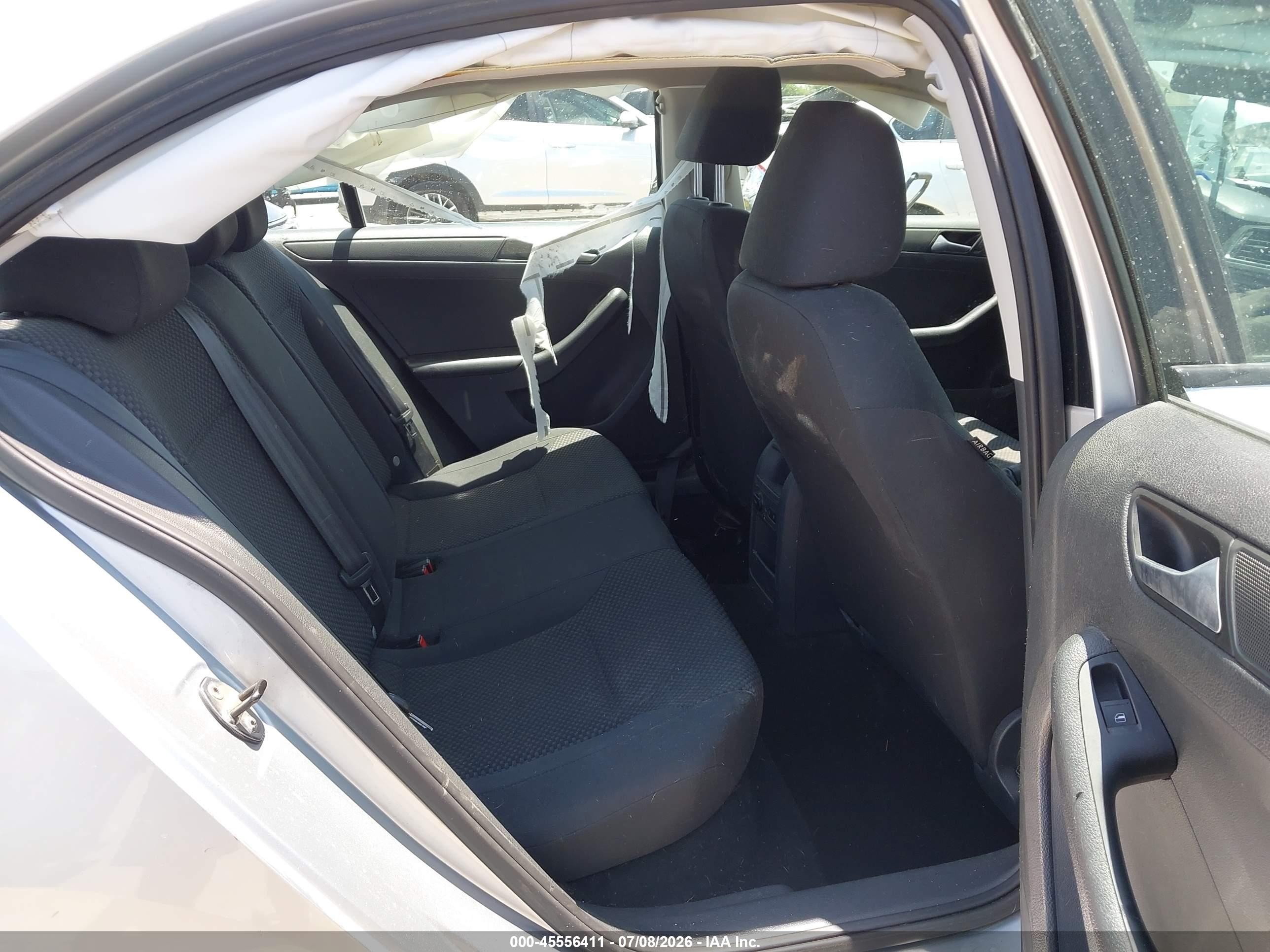 2014 Volkswagen Jetta 2.0l S Silver vin: 3VW2K7AJ3EM257500