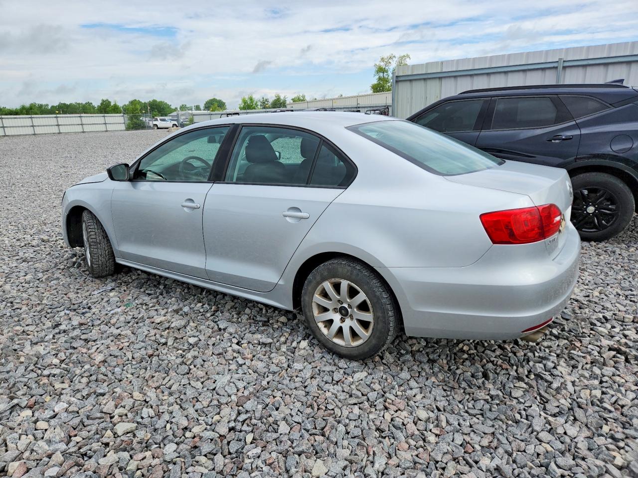 2014 Volkswagen Jetta Base Серебряный vin: 3VW2K7AJ3EM276953