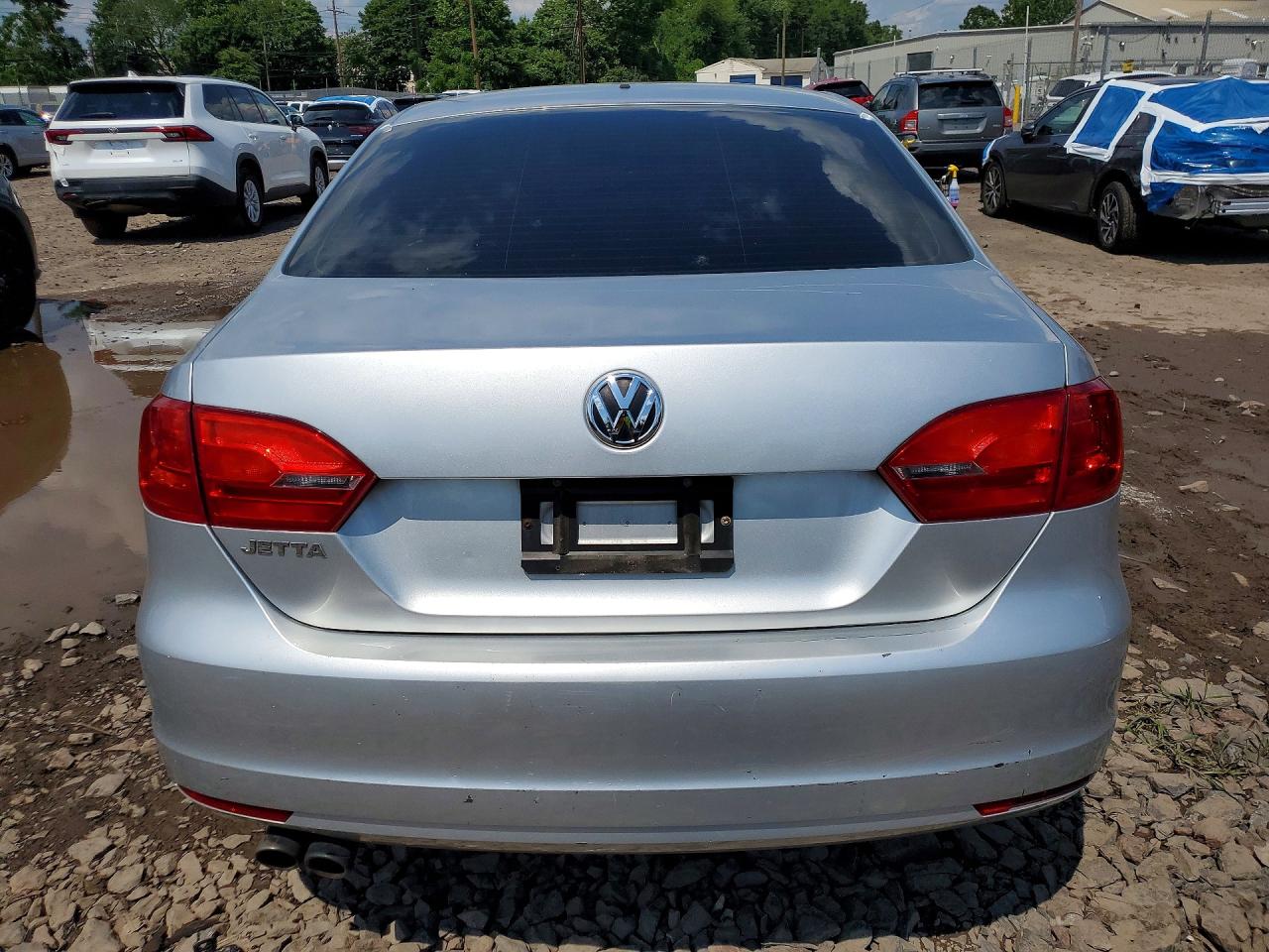 2014 Volkswagen Jetta Base Silver vin: 3VW2K7AJ3EM321096