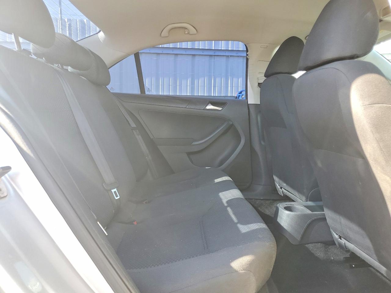 2012 Volkswagen Jetta Base Silver vin: 3VW2K7AJ4CM398489